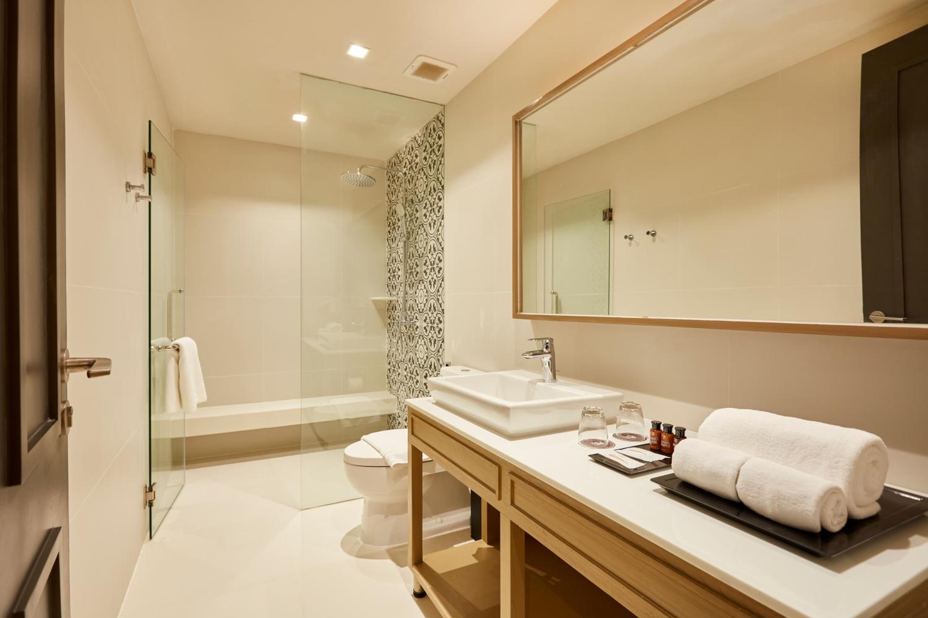 Twin Room with Balcony - Photo 2