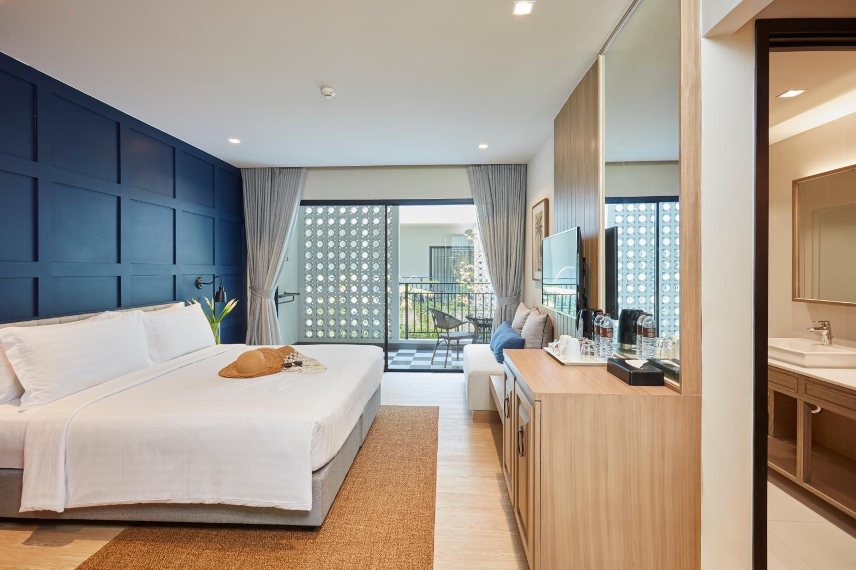 Double Room with Balcony - Photo 7