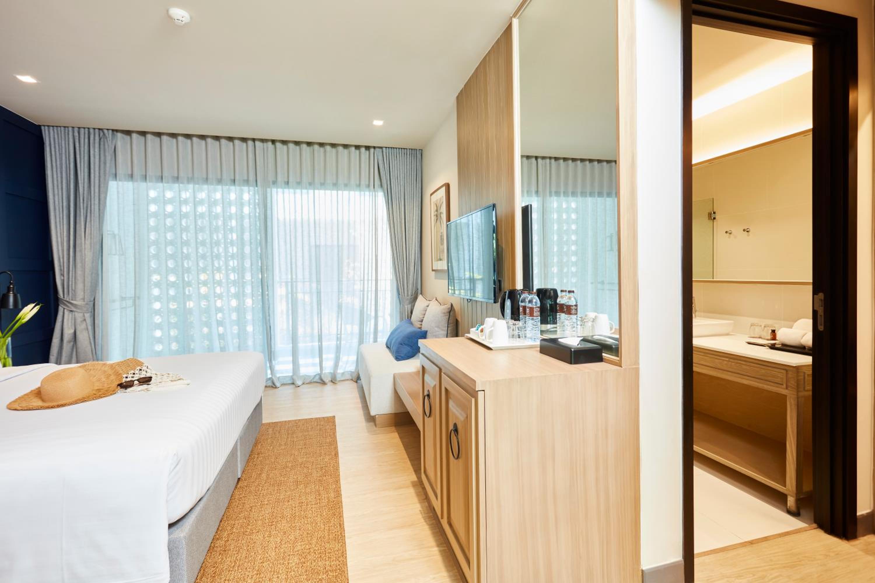 Double Room with Balcony - Photo 9