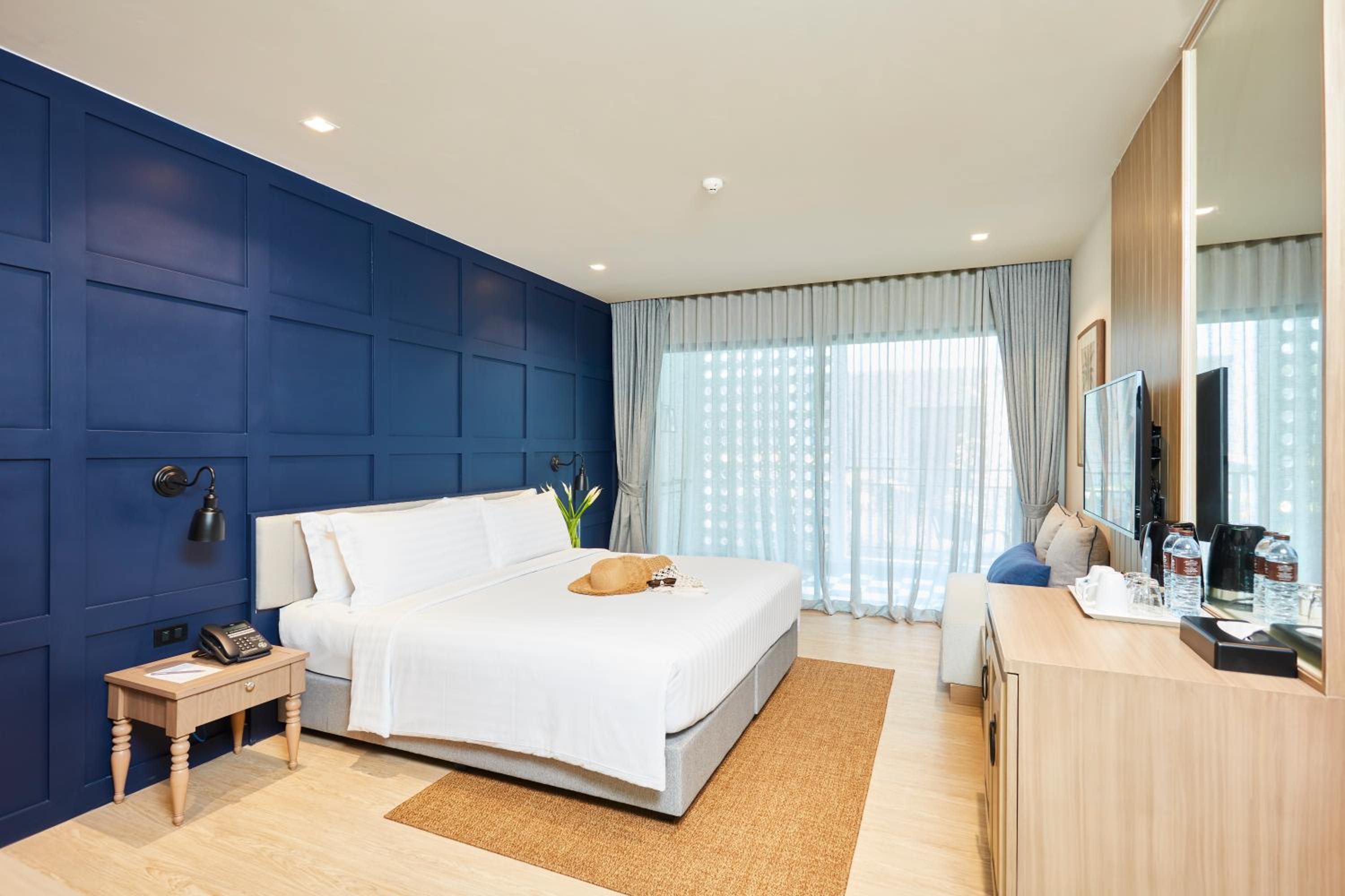 Double Room with Balcony - Photo 10