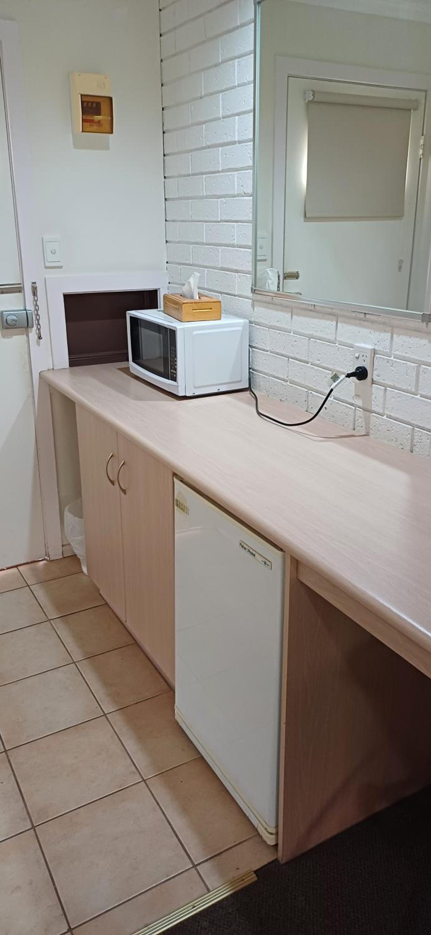 Queen Room - Disability Access - Photo 3