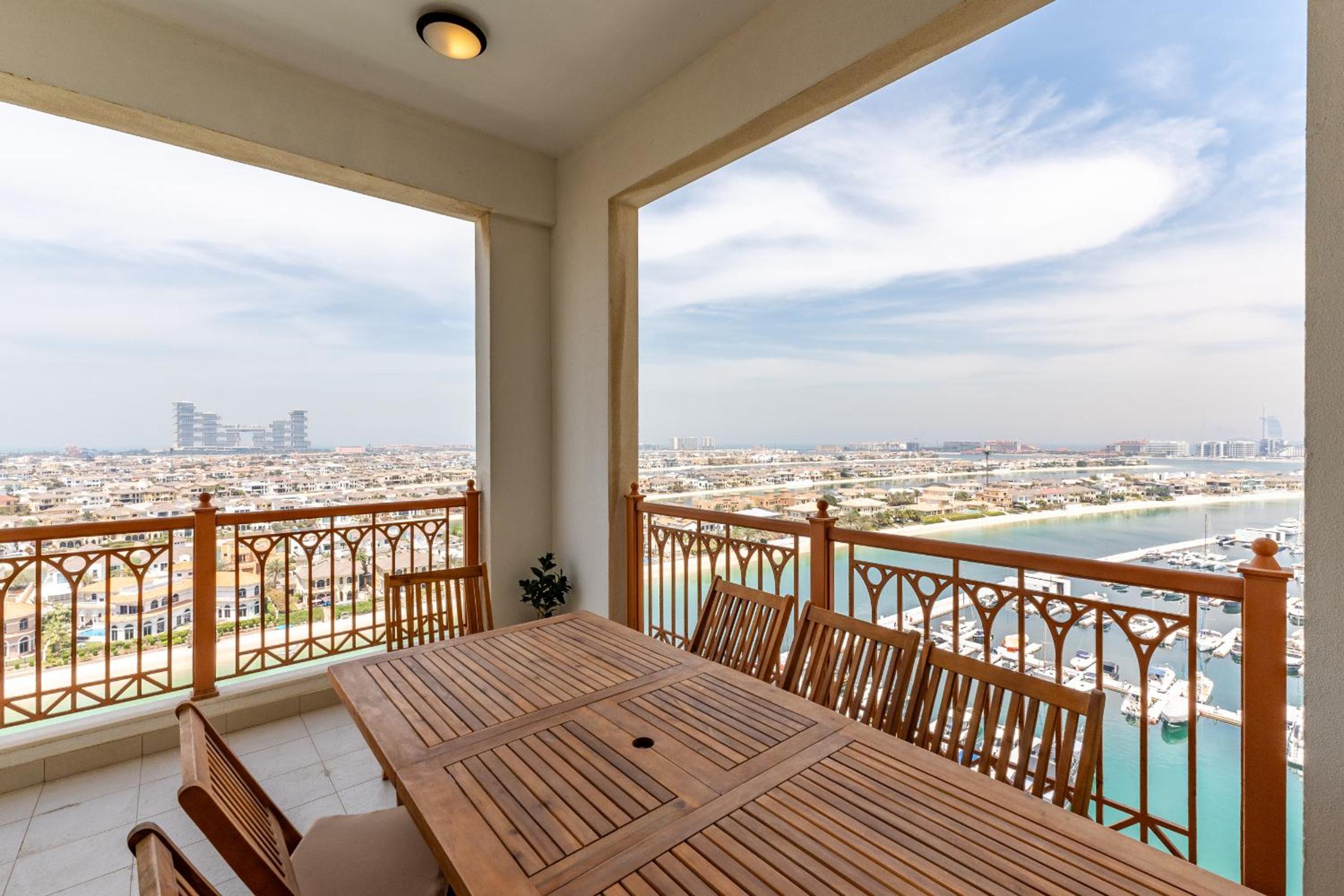 Three-Bedroom Apartment with Balcony photo 2