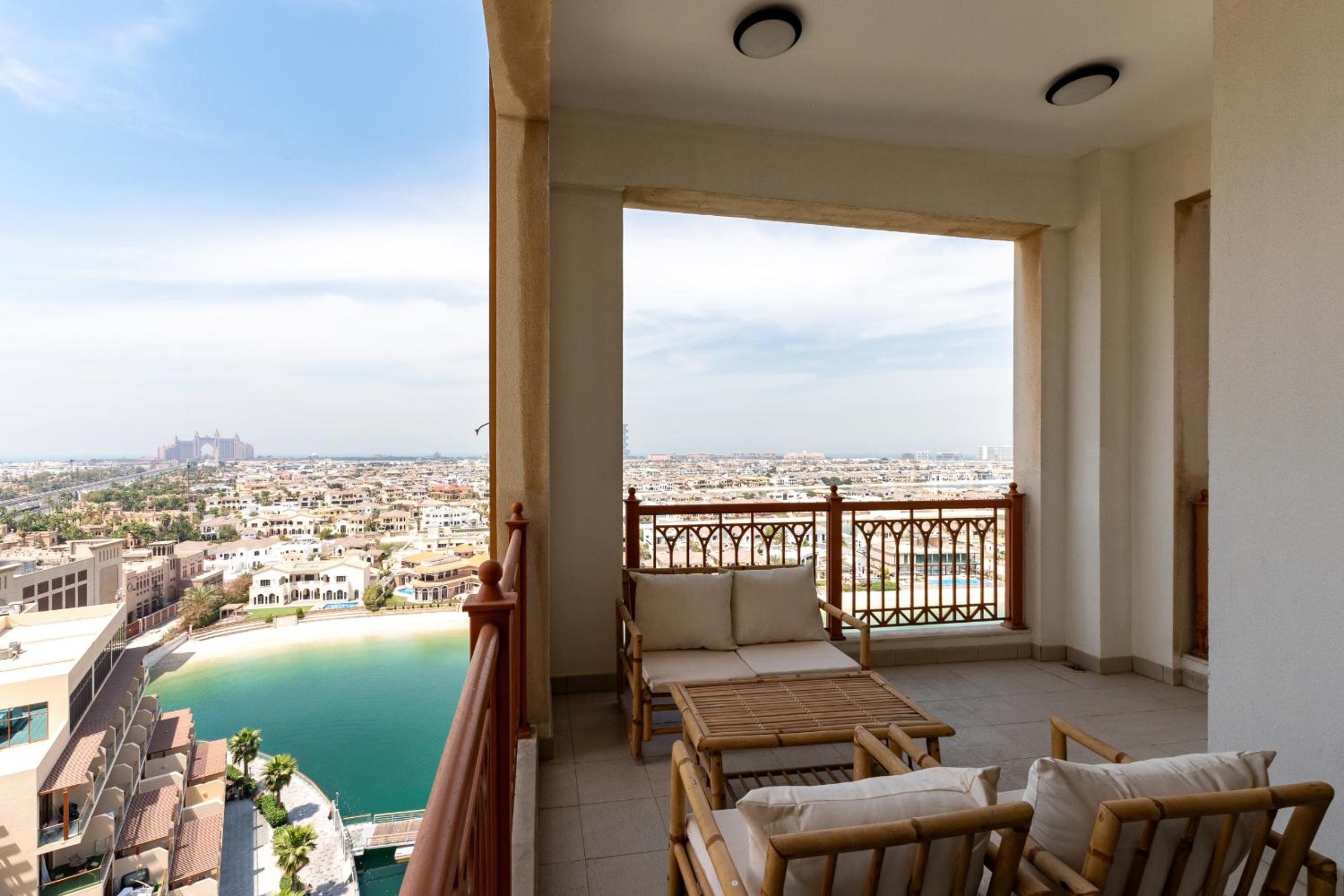 Three-Bedroom Apartment with Balcony photo 3