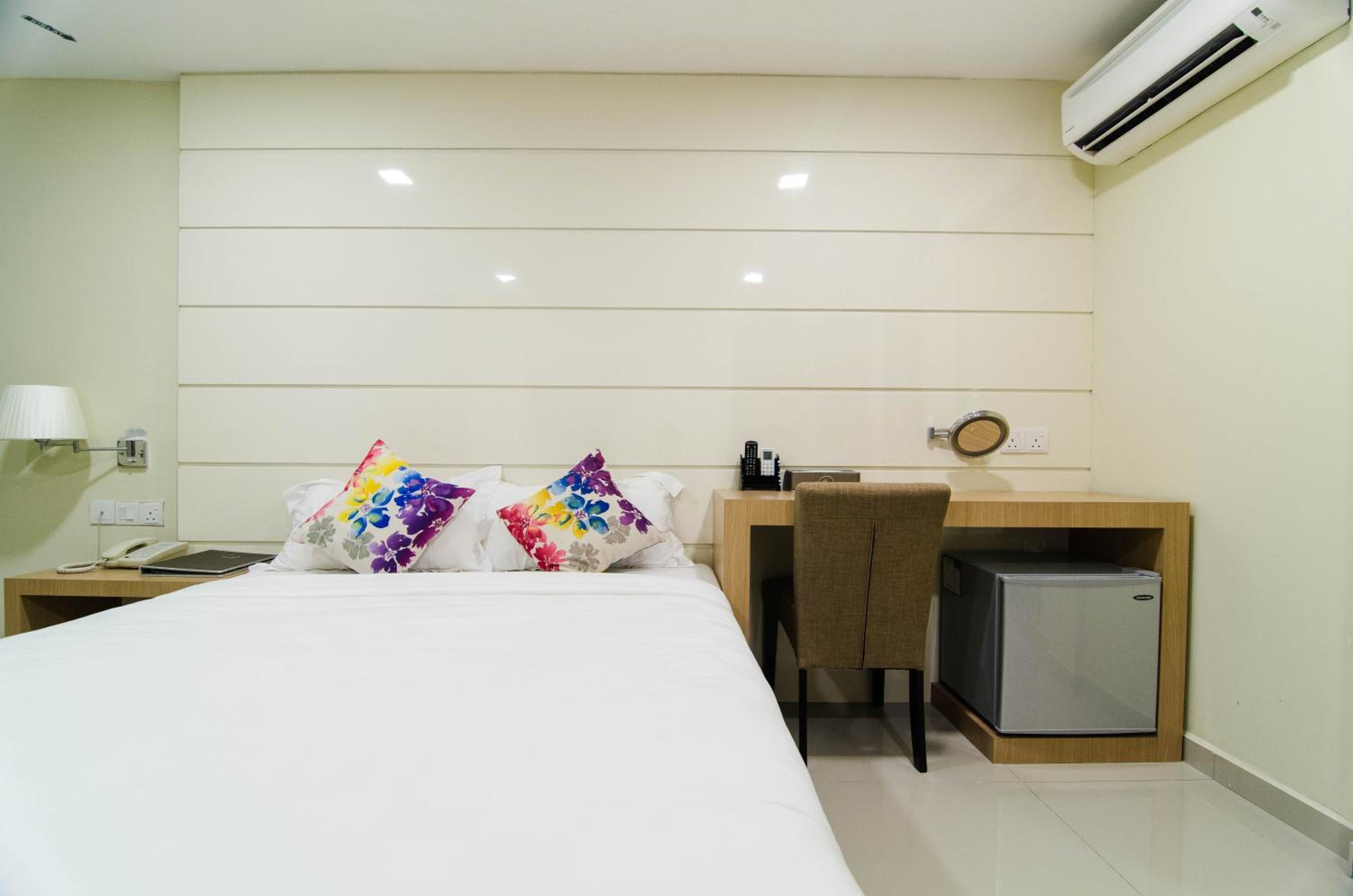 Deluxe Queen Room