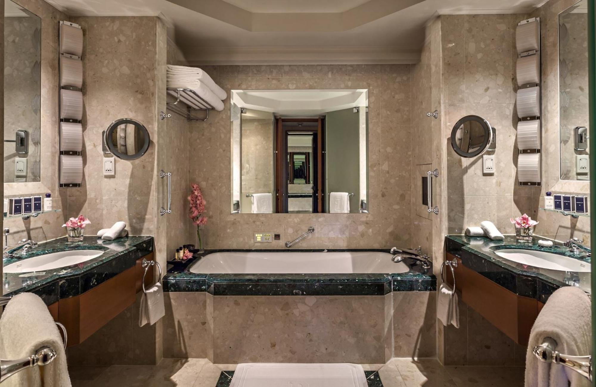 Superior King Room photo 1