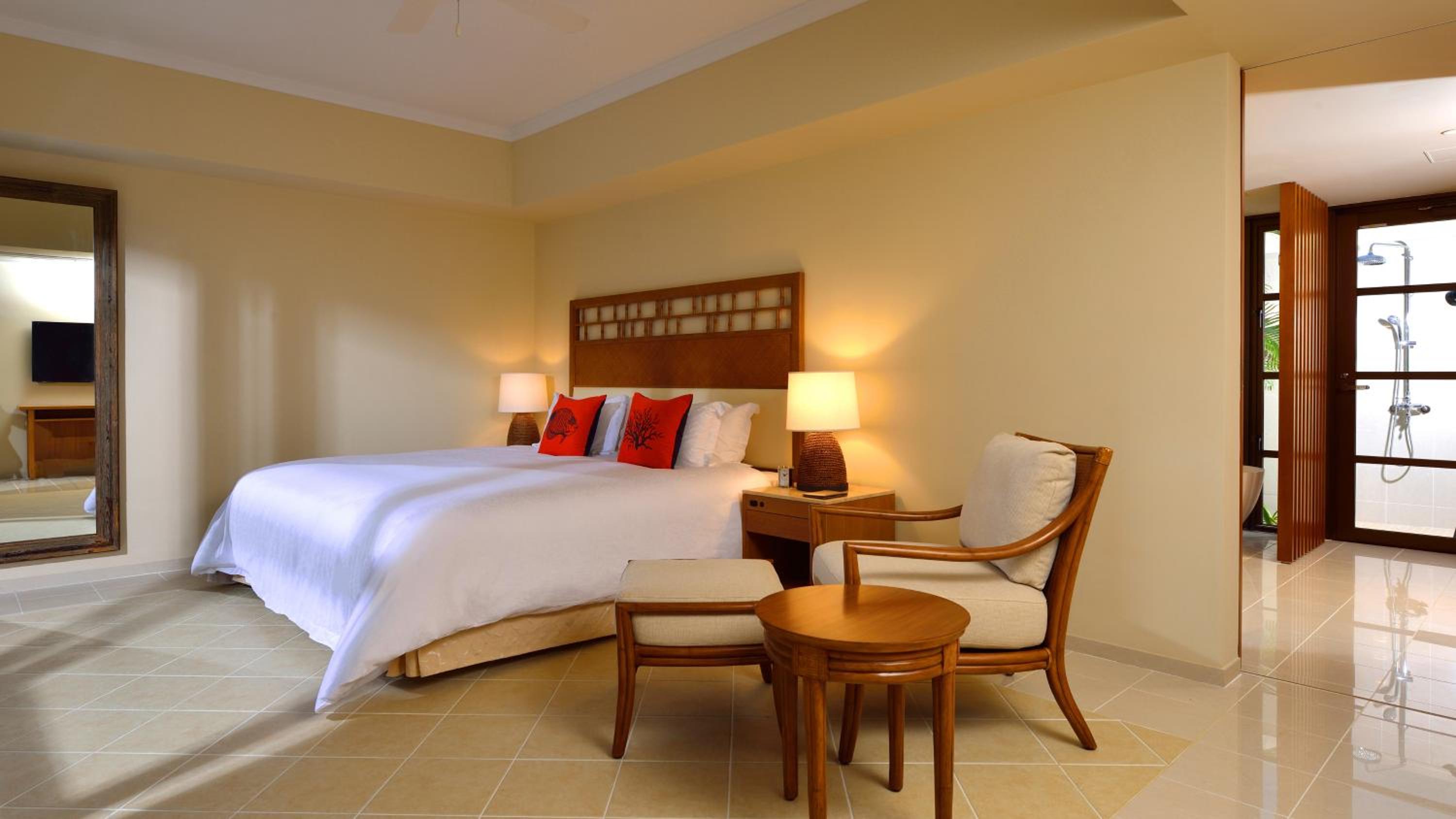 One-Bedroom Villa with King Bed and Heated Private Pool - Non-Smoking