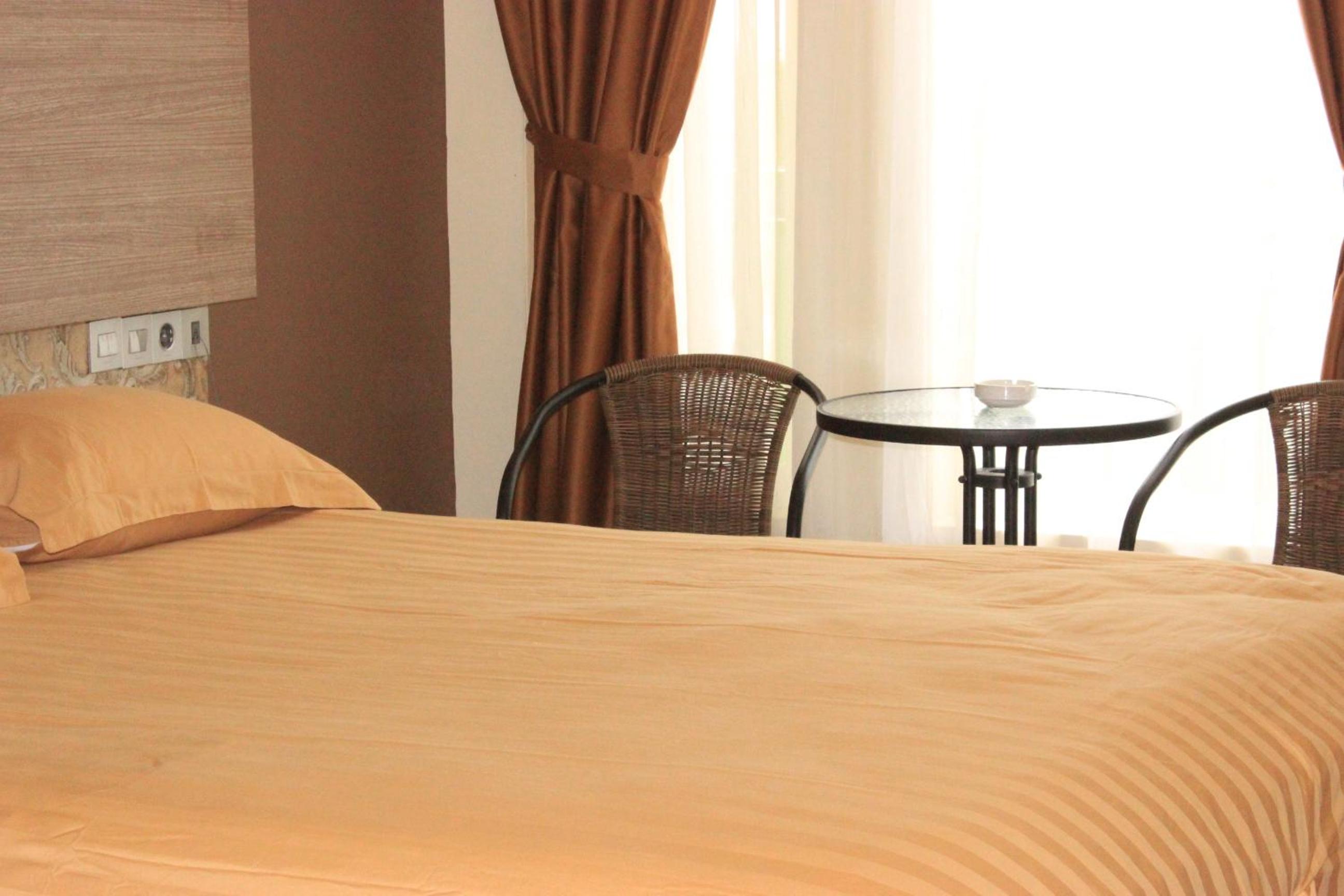 Standard Twin Room - Photo 2