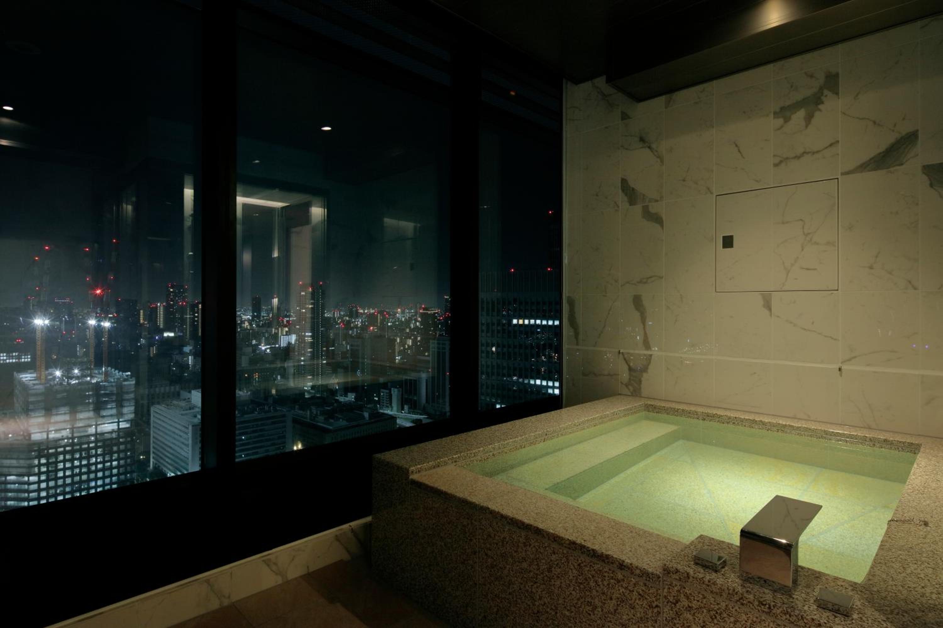Candeo Suite with Sofa Bed and Open-Air Bath