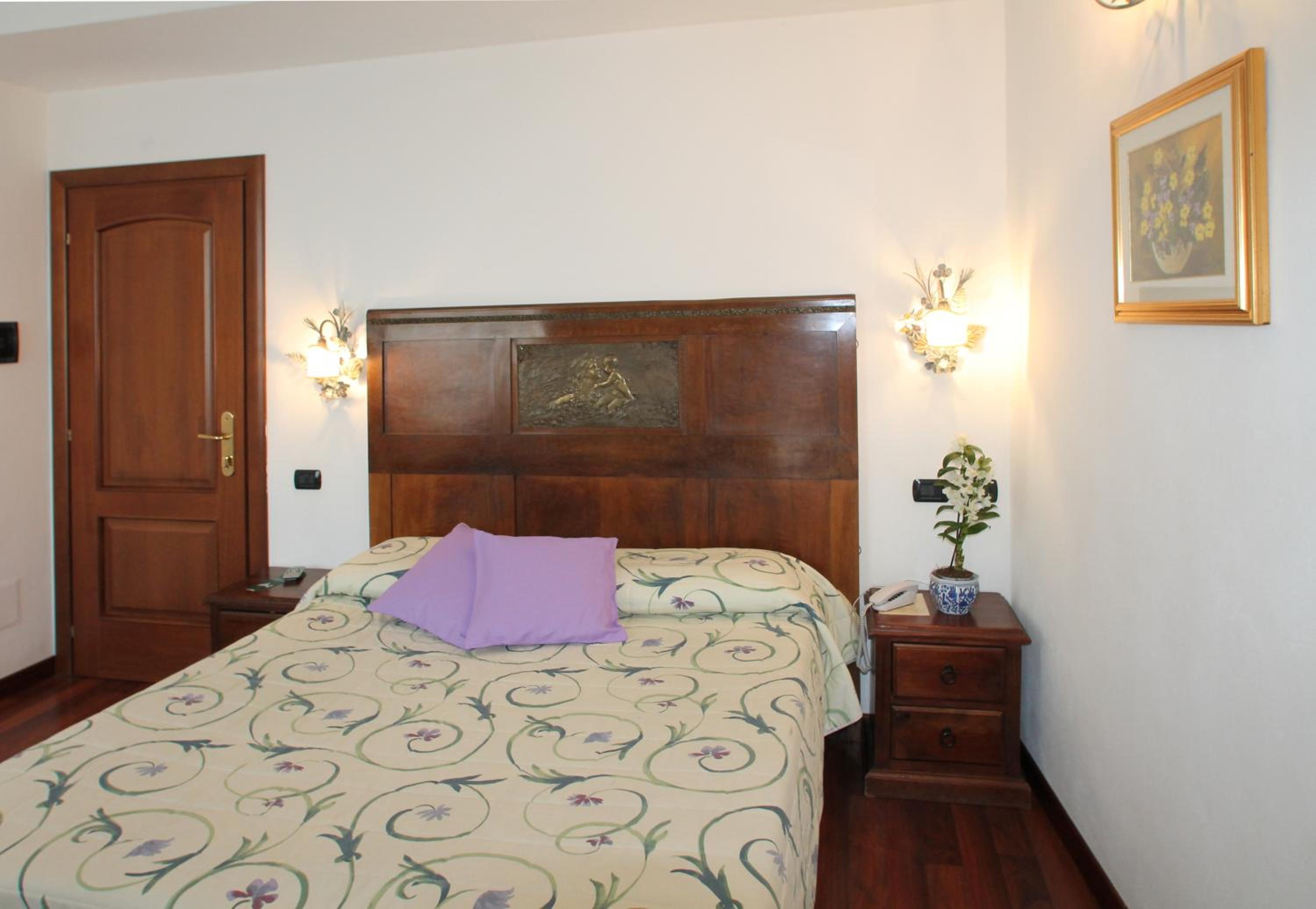 Double or Twin Room photo 2