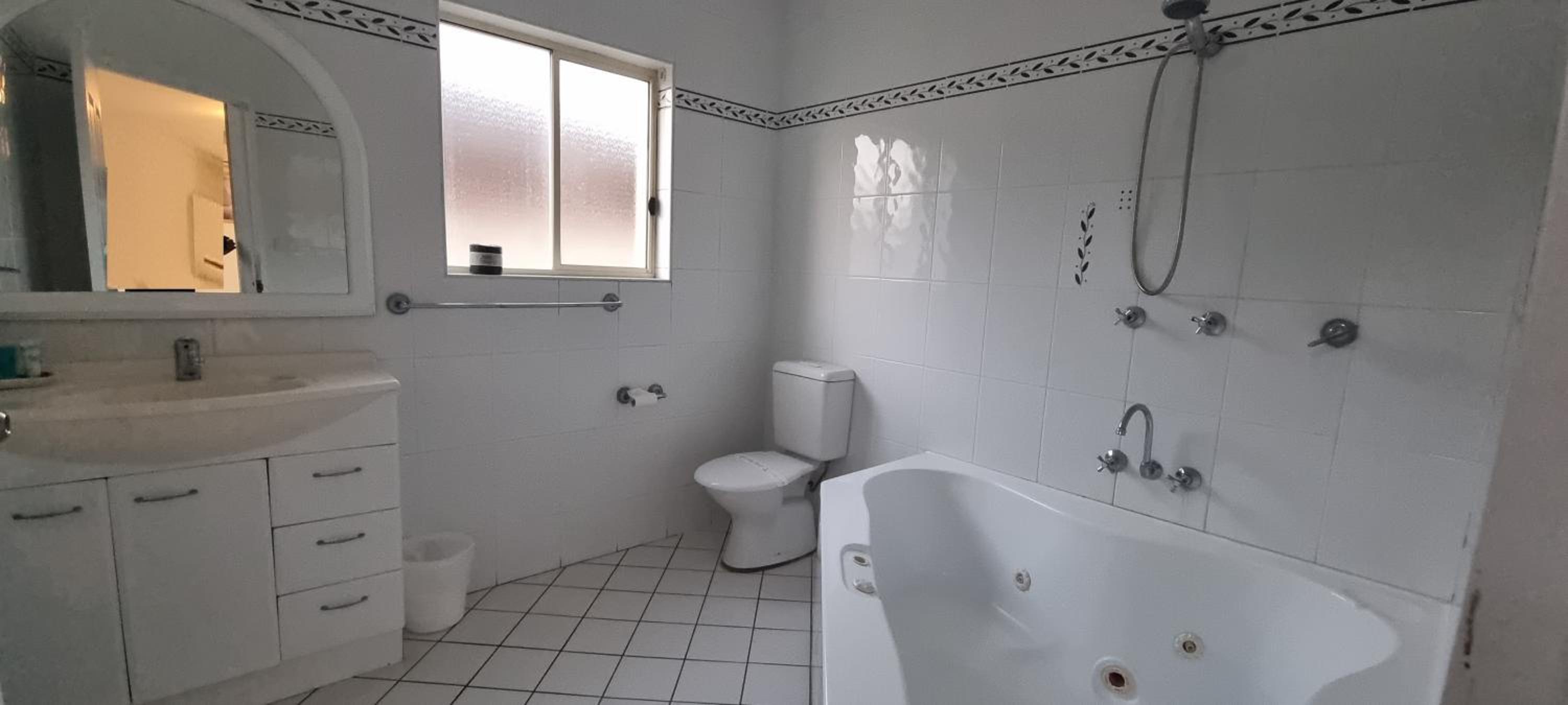 Three-Bedroom House photo 3