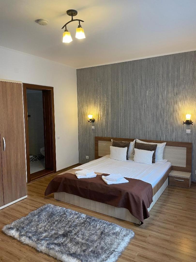 Double Room - Photo 11