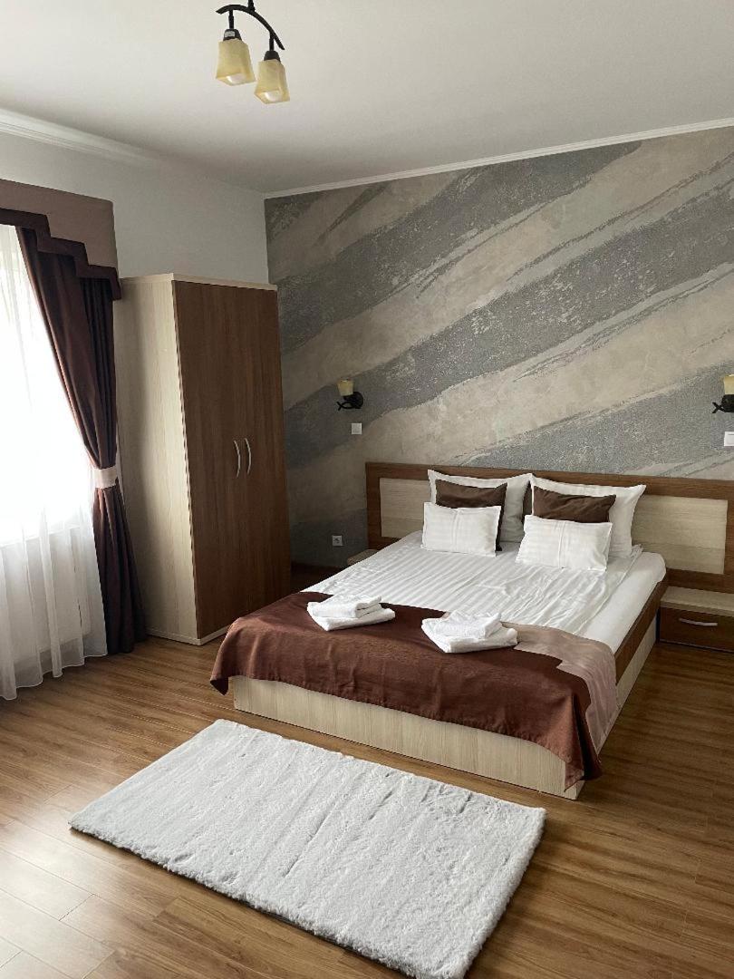Double Room - Photo 7