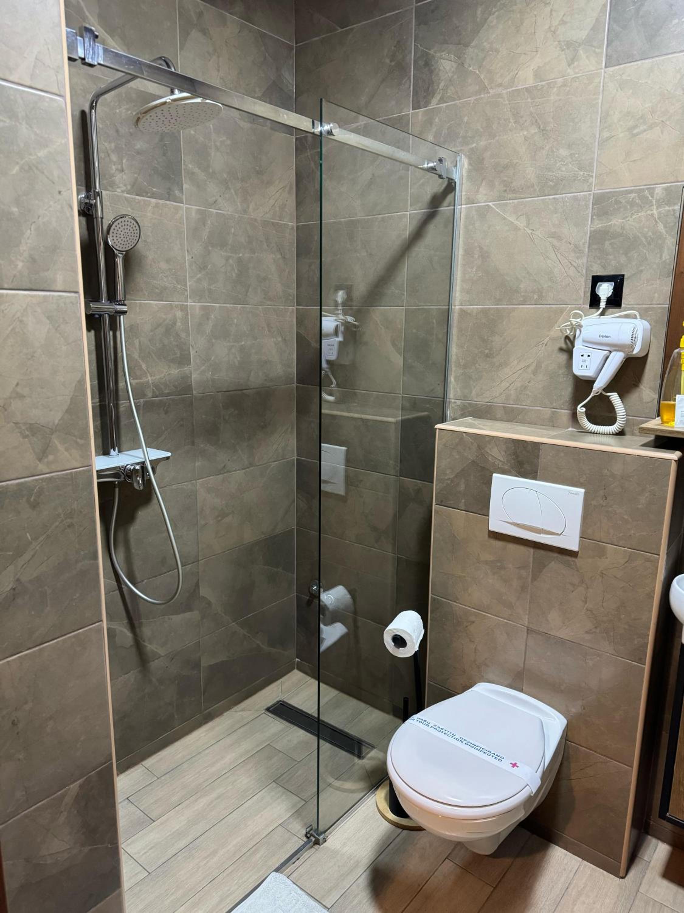 Double or Twin Room - Disability Access photo 2