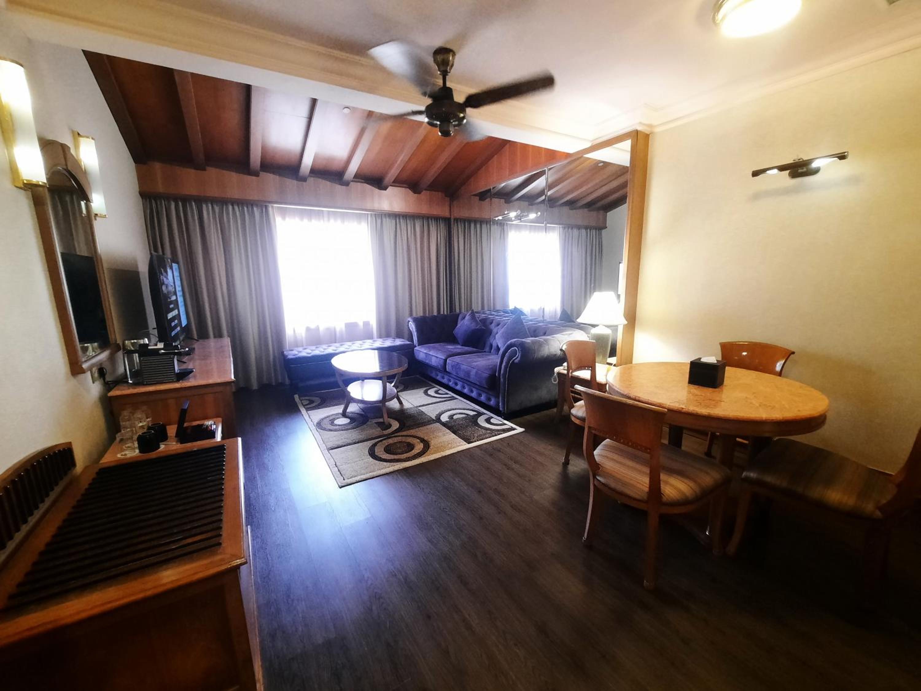 The Suite Life : Room with Breakfast Package - Deluxe Suite (Buffet Breakfast for 2 Adults)