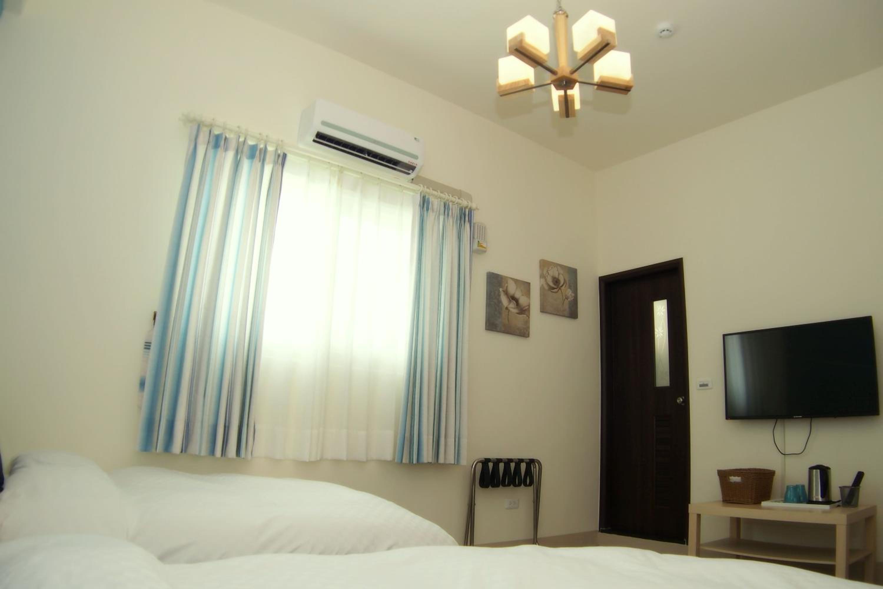 Twin Room with Bathroom photo 1