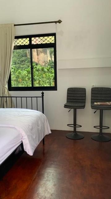 Queen Room with Balcony photo 3