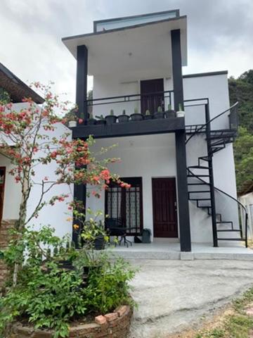 Queen Room with Balcony photo 2