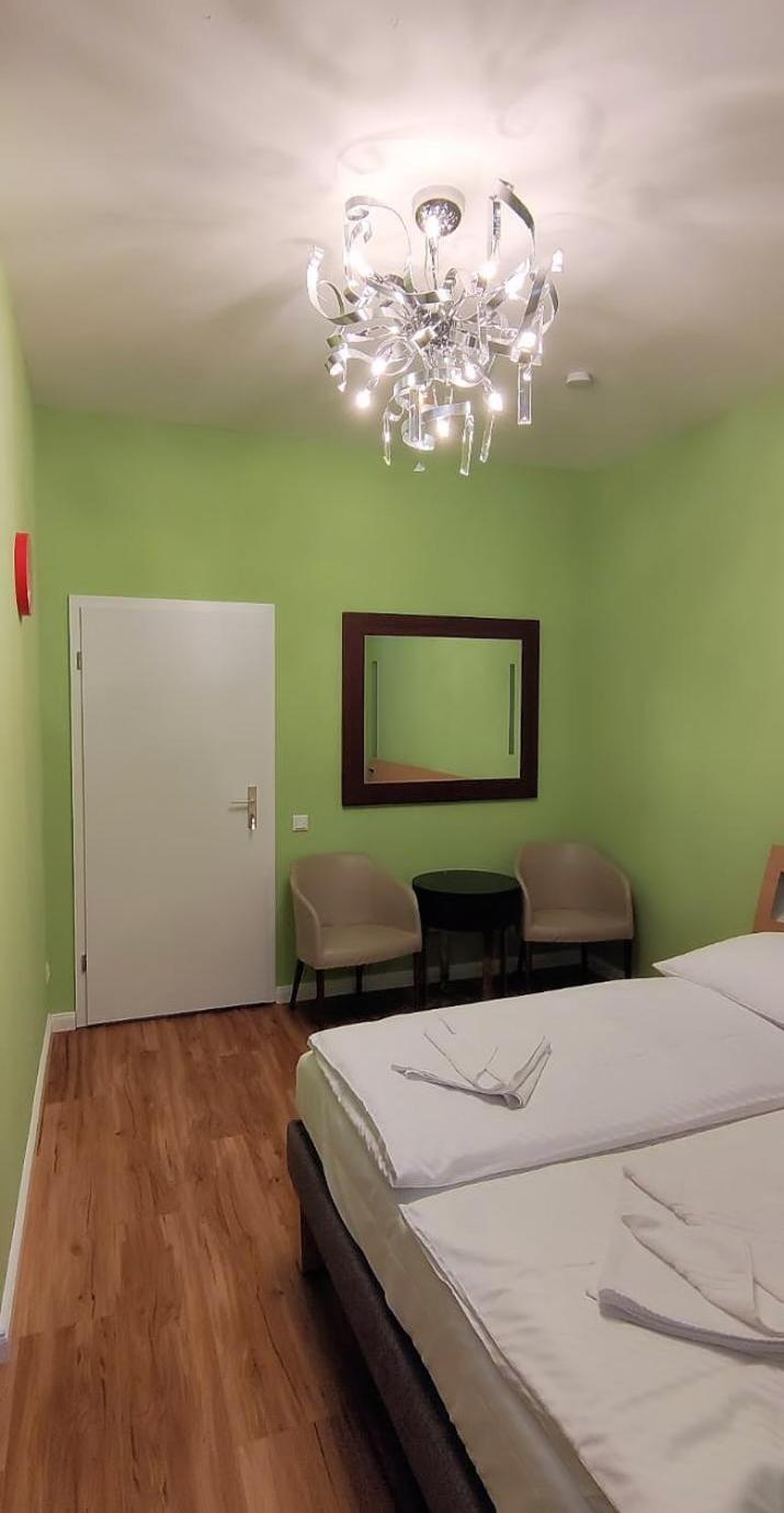 Deluxe Two-Bedroom Apartment with Garden View photo 2