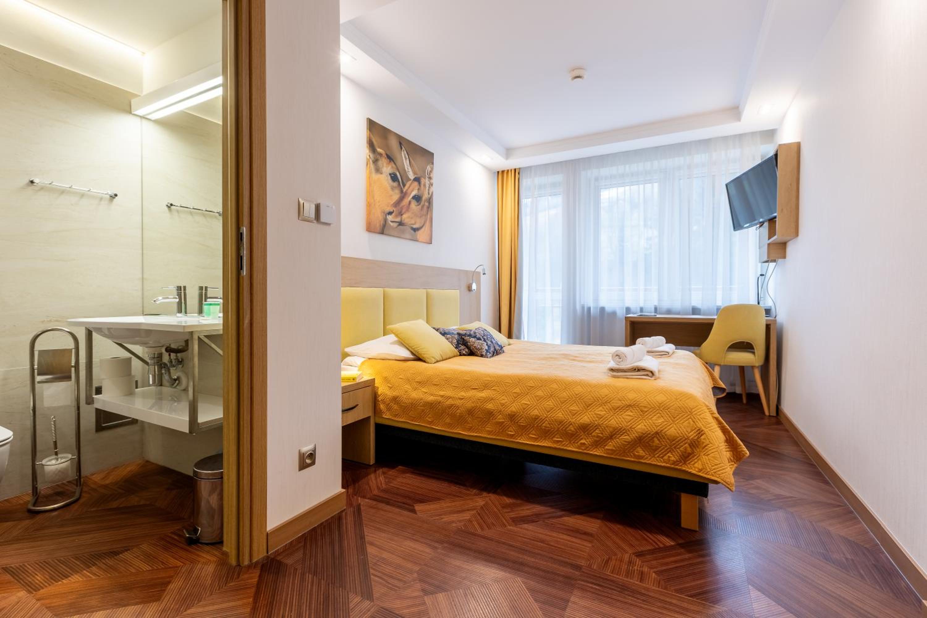 Small Double Room - Photo 1