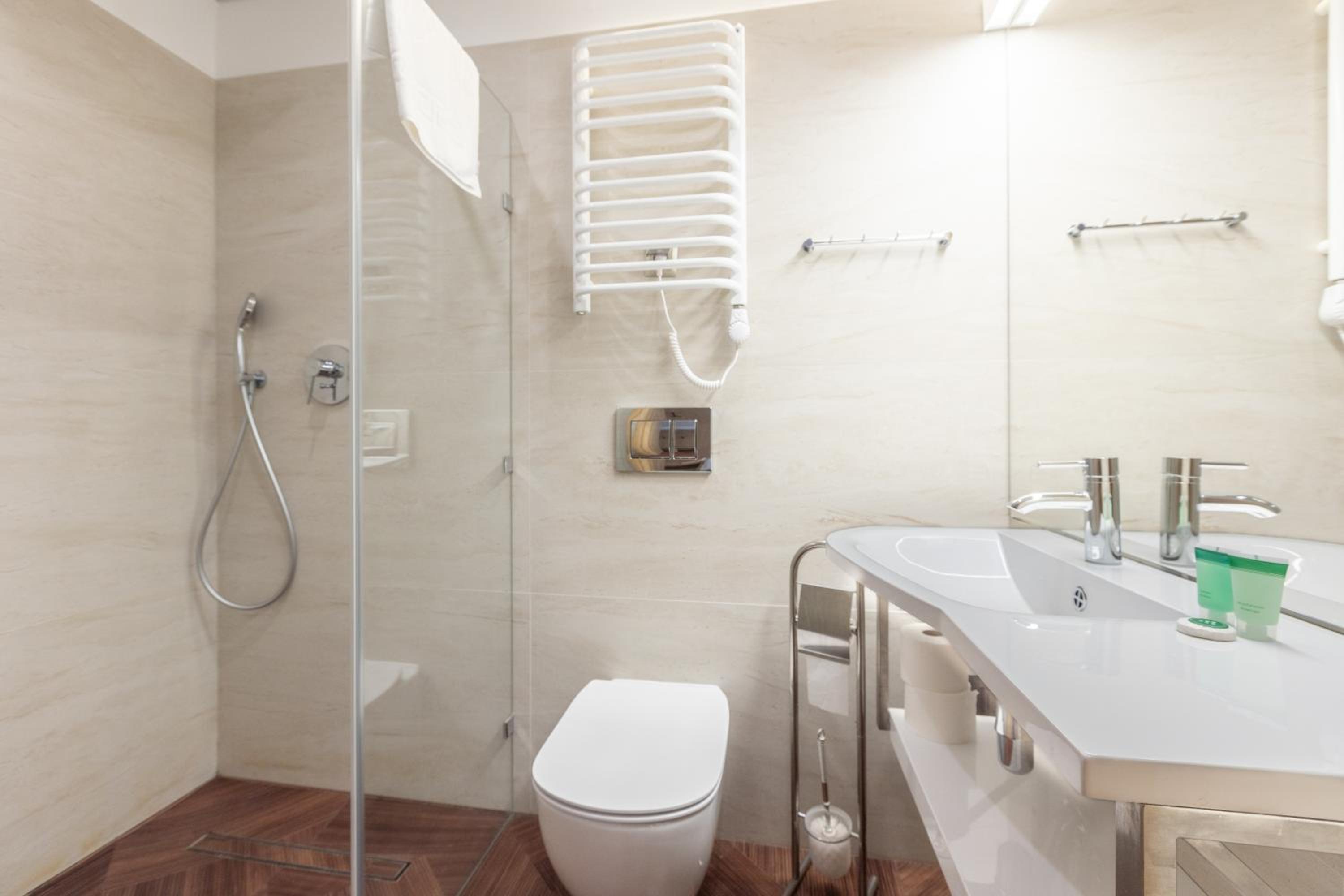 Small Double Room - Photo 5