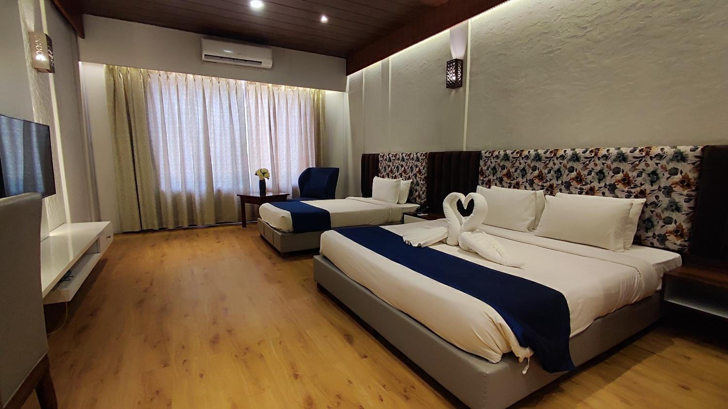 Luxe Room - Photo 2
