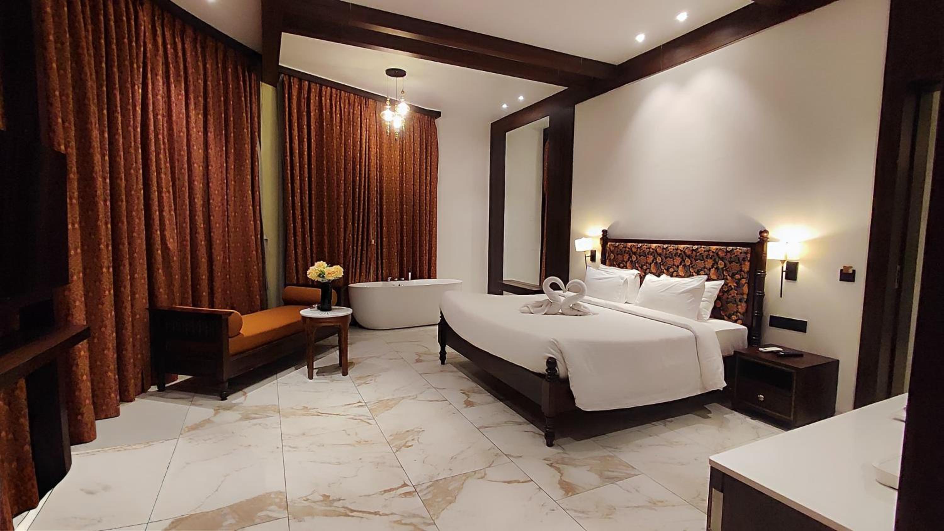Signature Suite - Photo 1