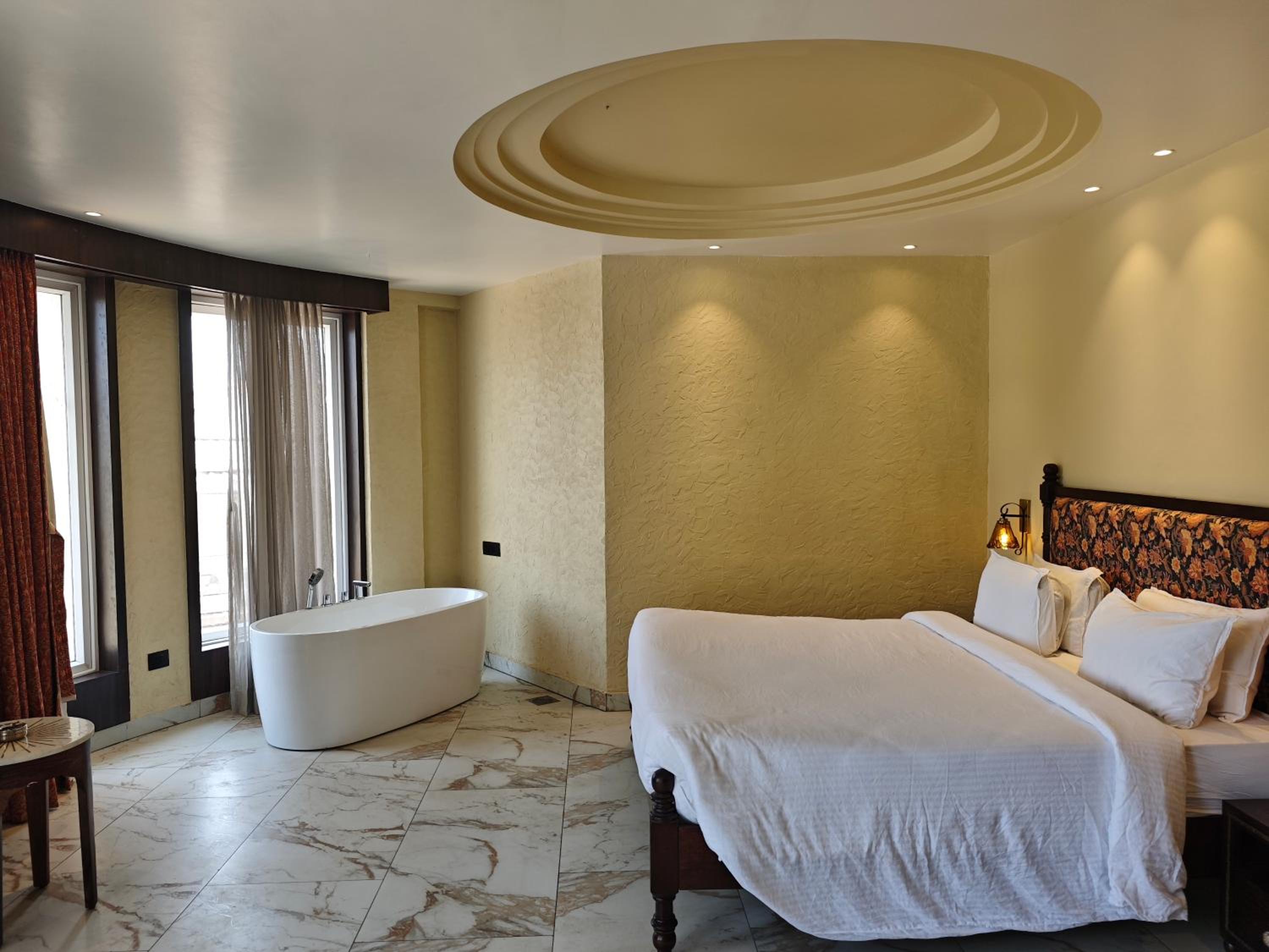 Signature Suite - Photo 2