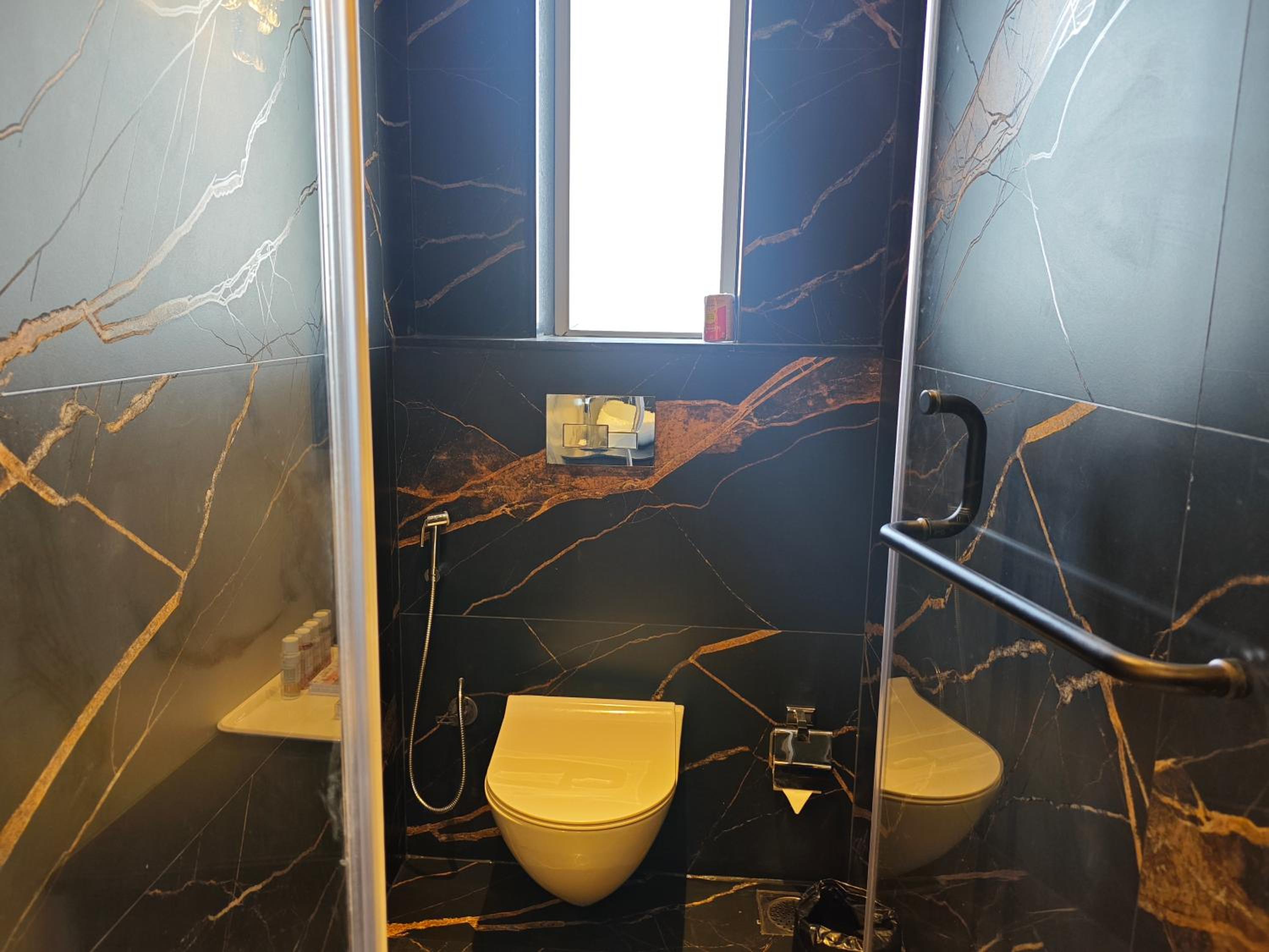 Signature Suite - Photo 3