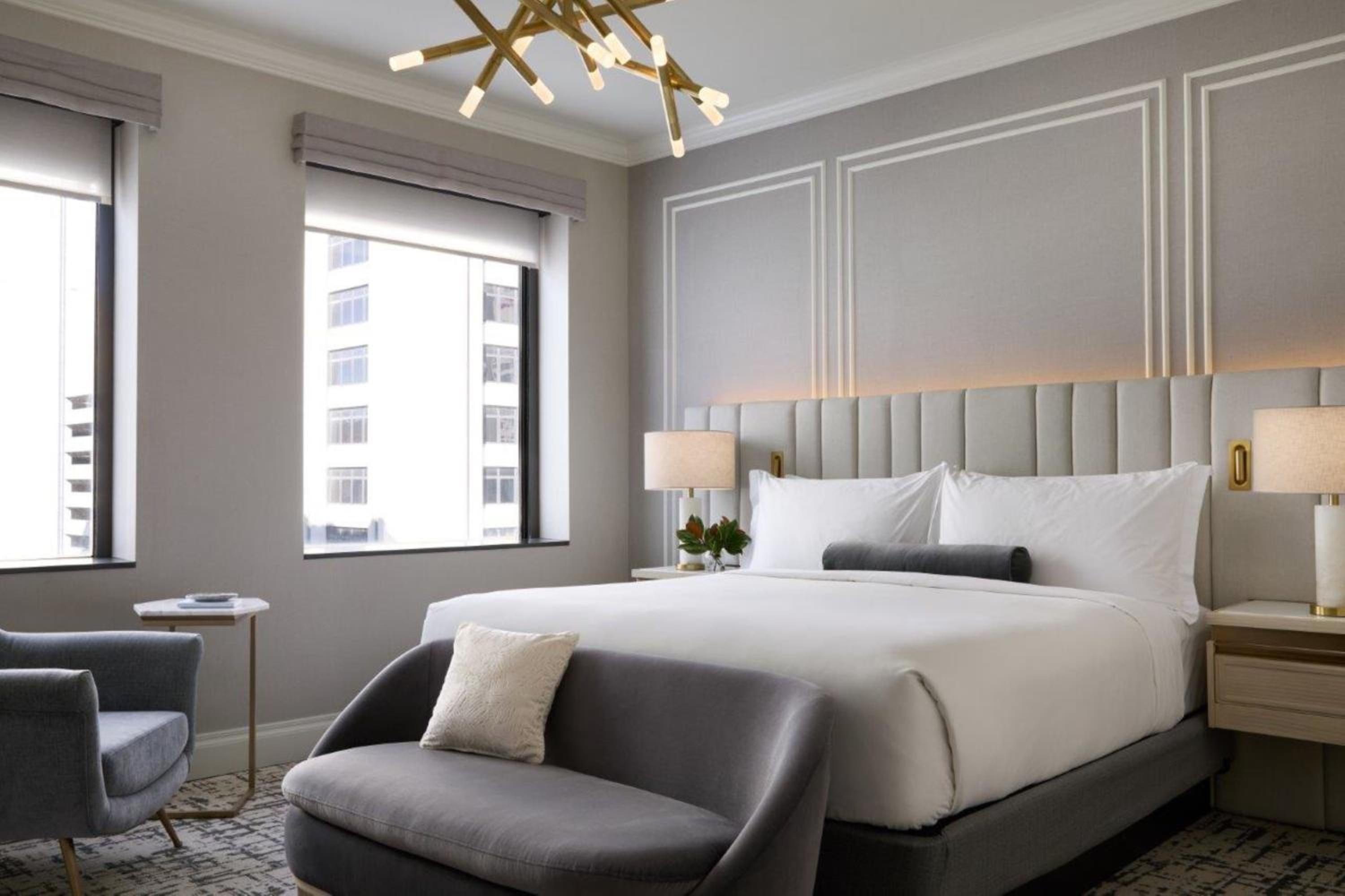 Premium King Room - Photo 3