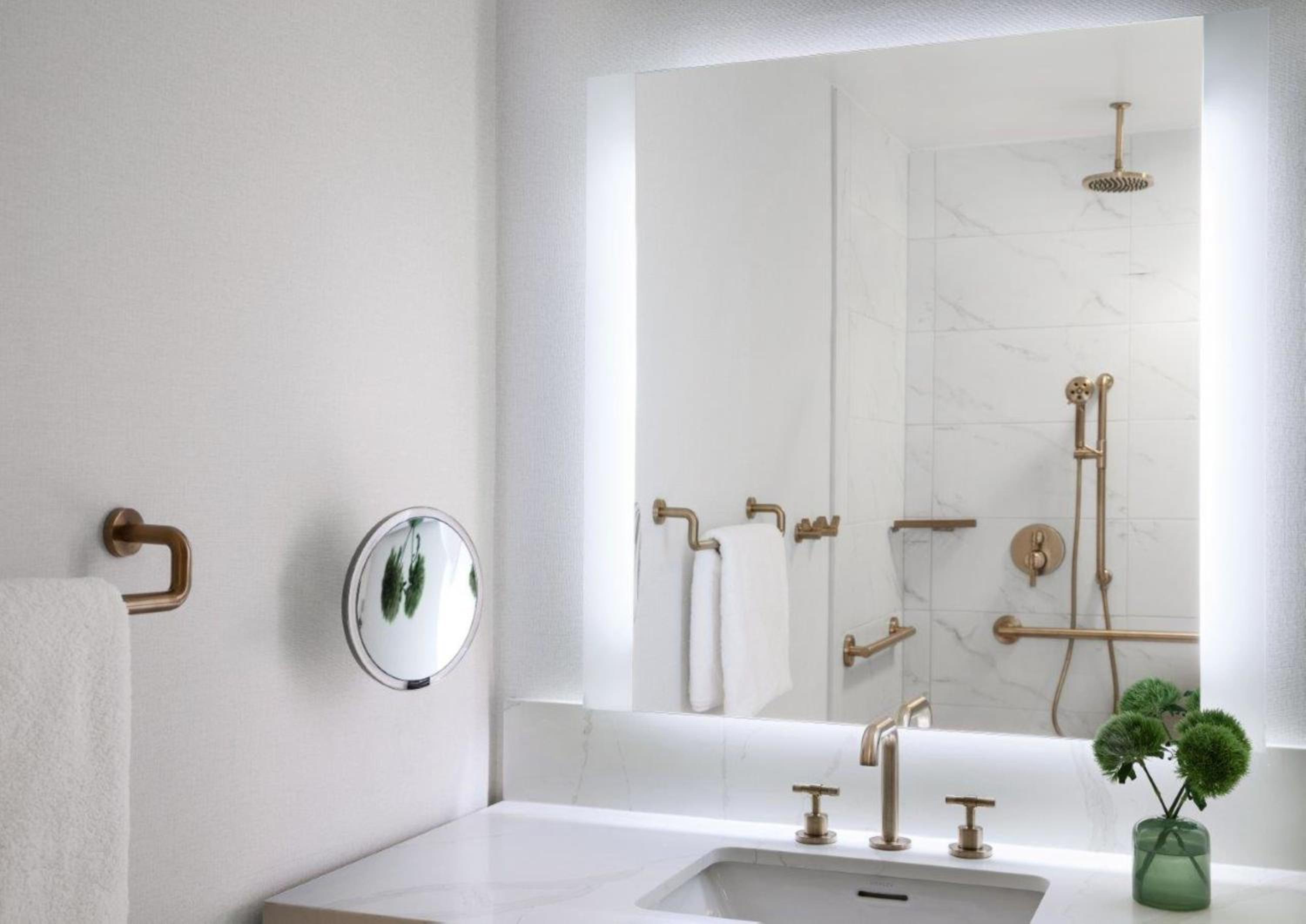 Studio King Suite with Roll In Shower - Mobility Accessible