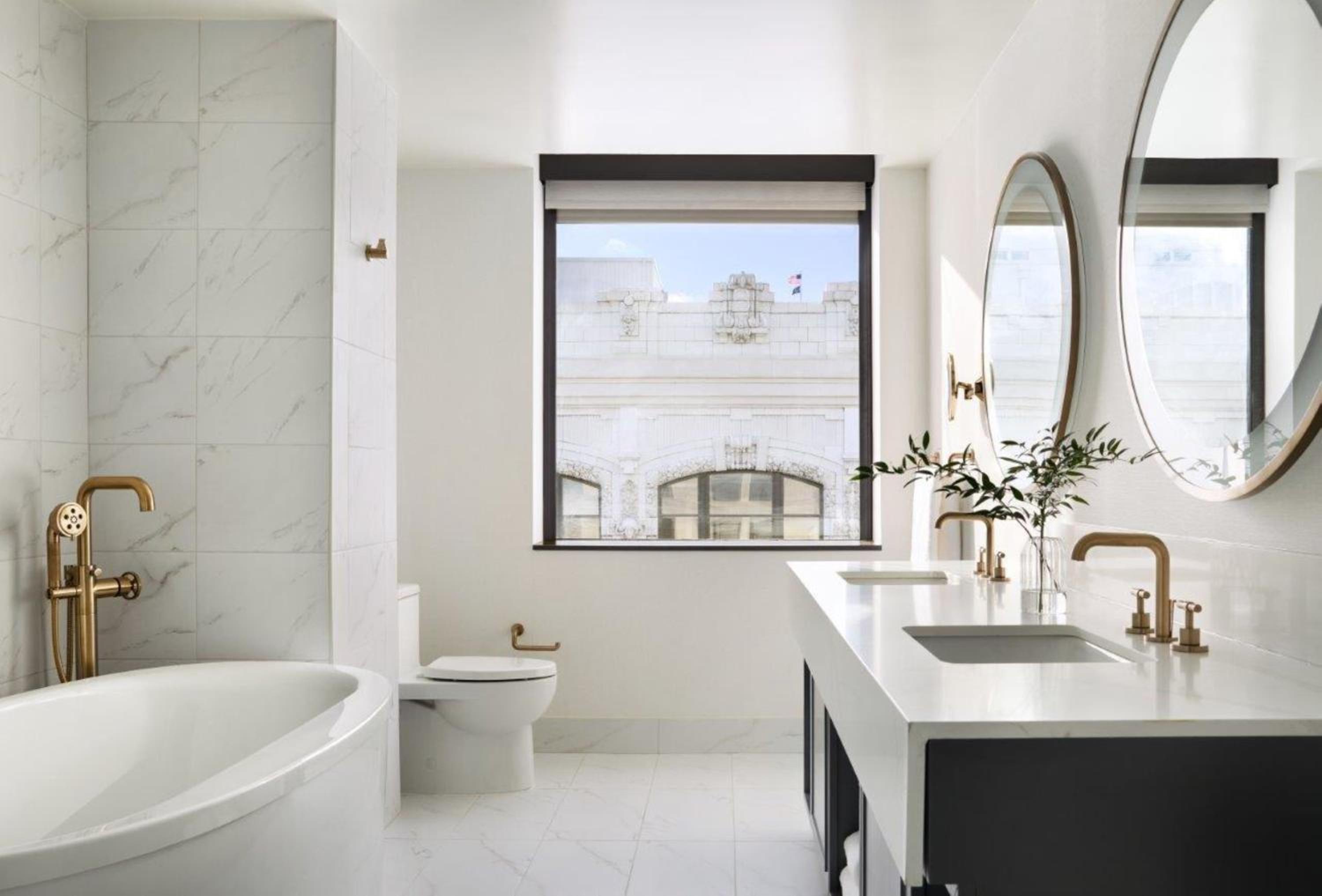 One-Bedroom Luxury Suite - Photo 3