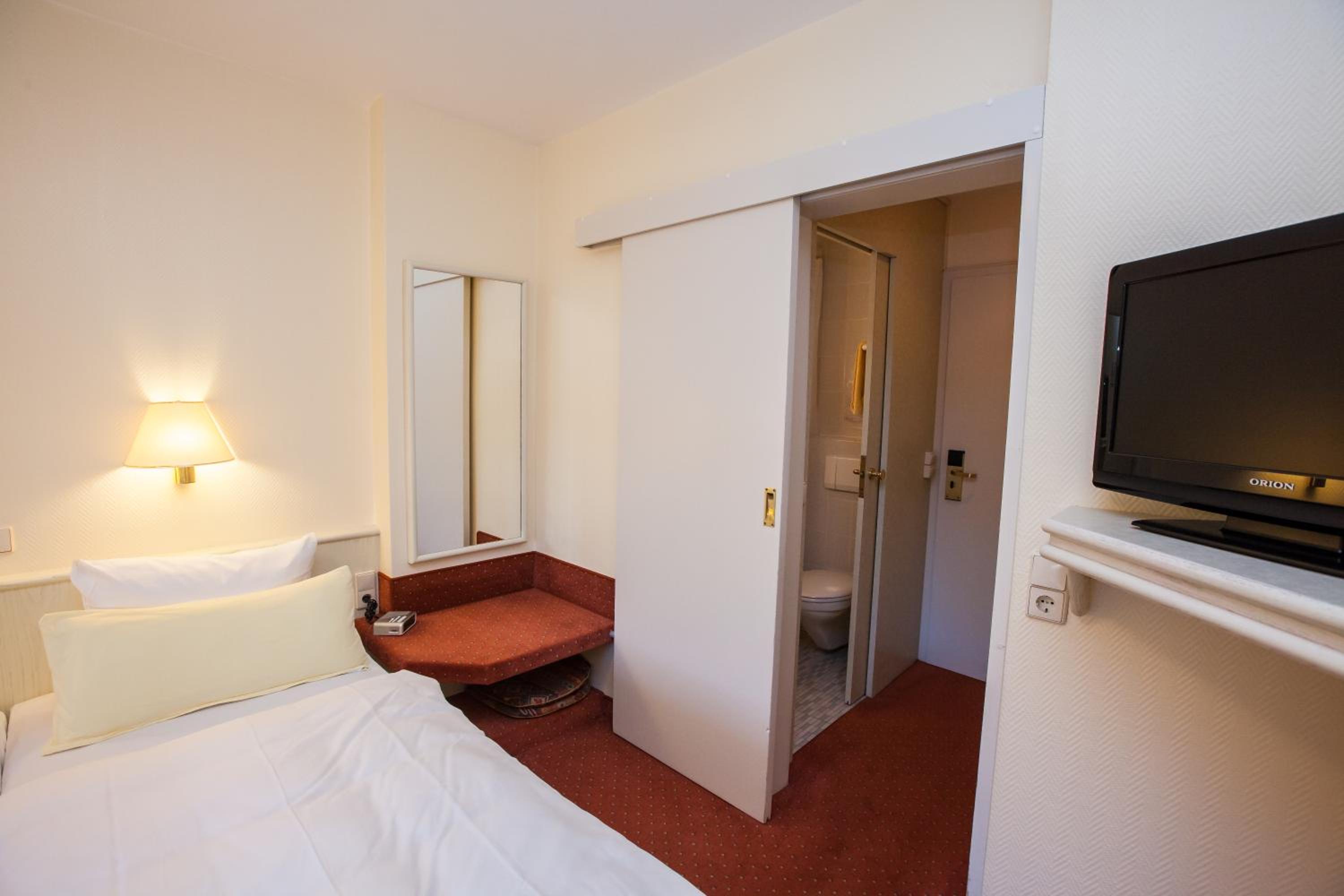 Small Double Room with River View and Balcony photo 3
