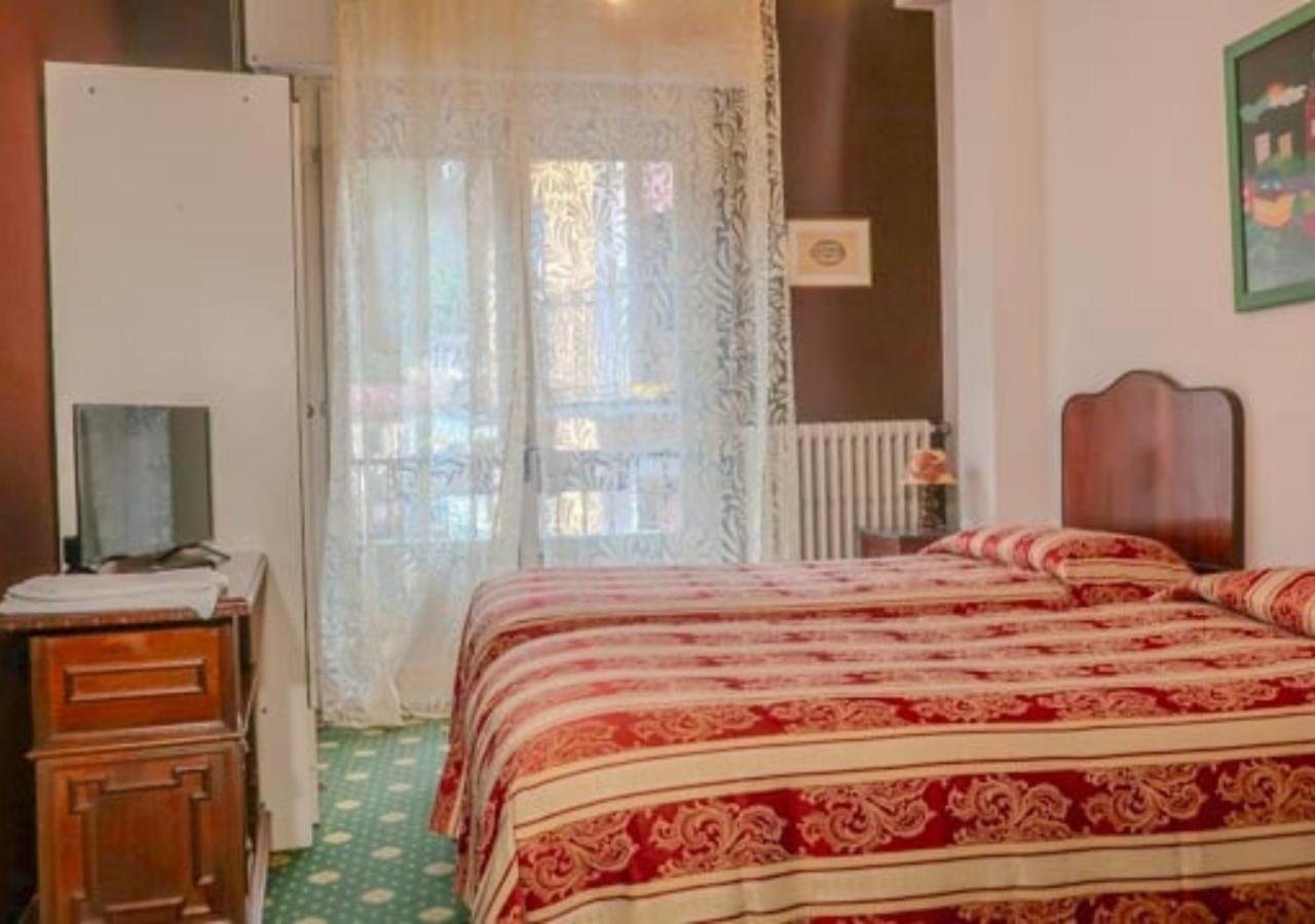 Large Double or Twin Room - Photo 5