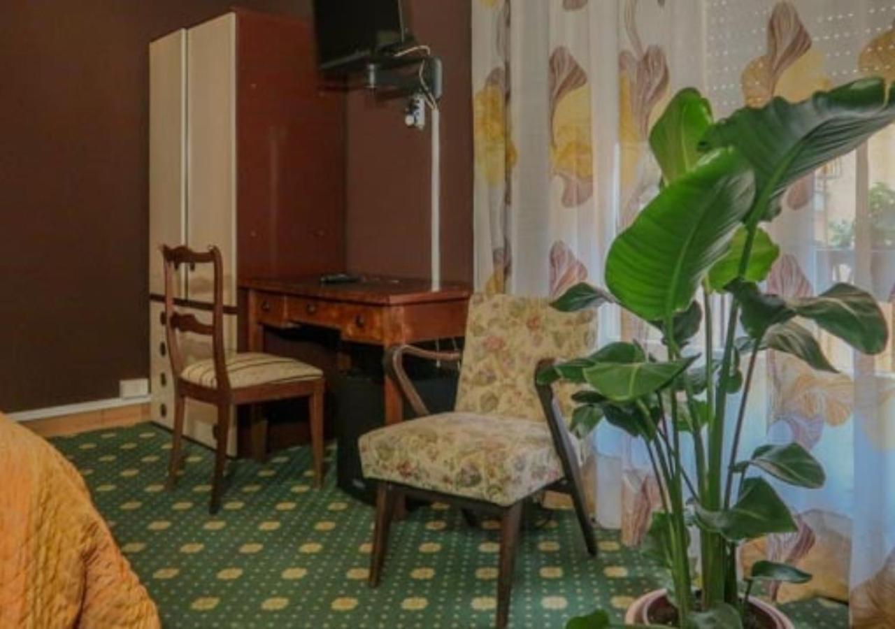 Large Double or Twin Room - Photo 2