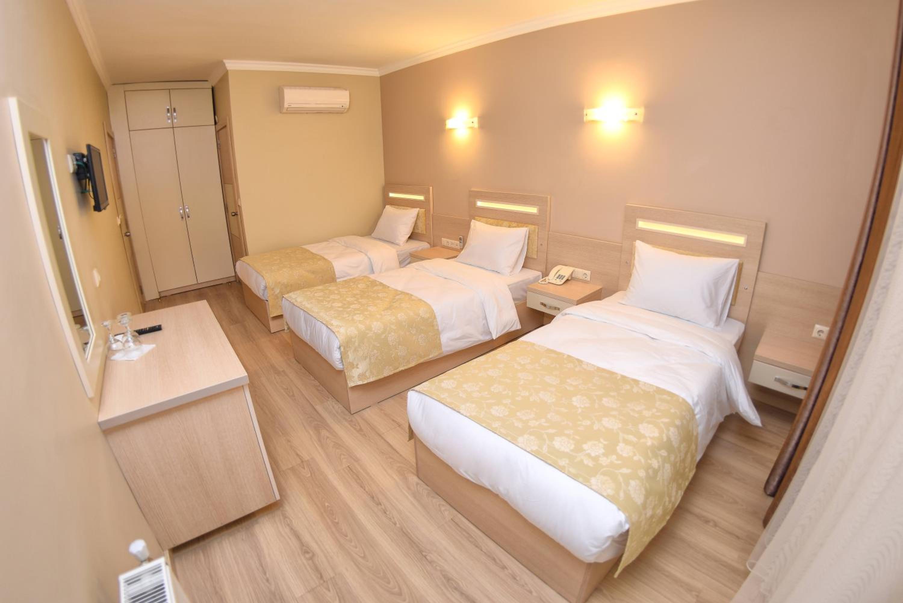 Standard Triple Room photo 3