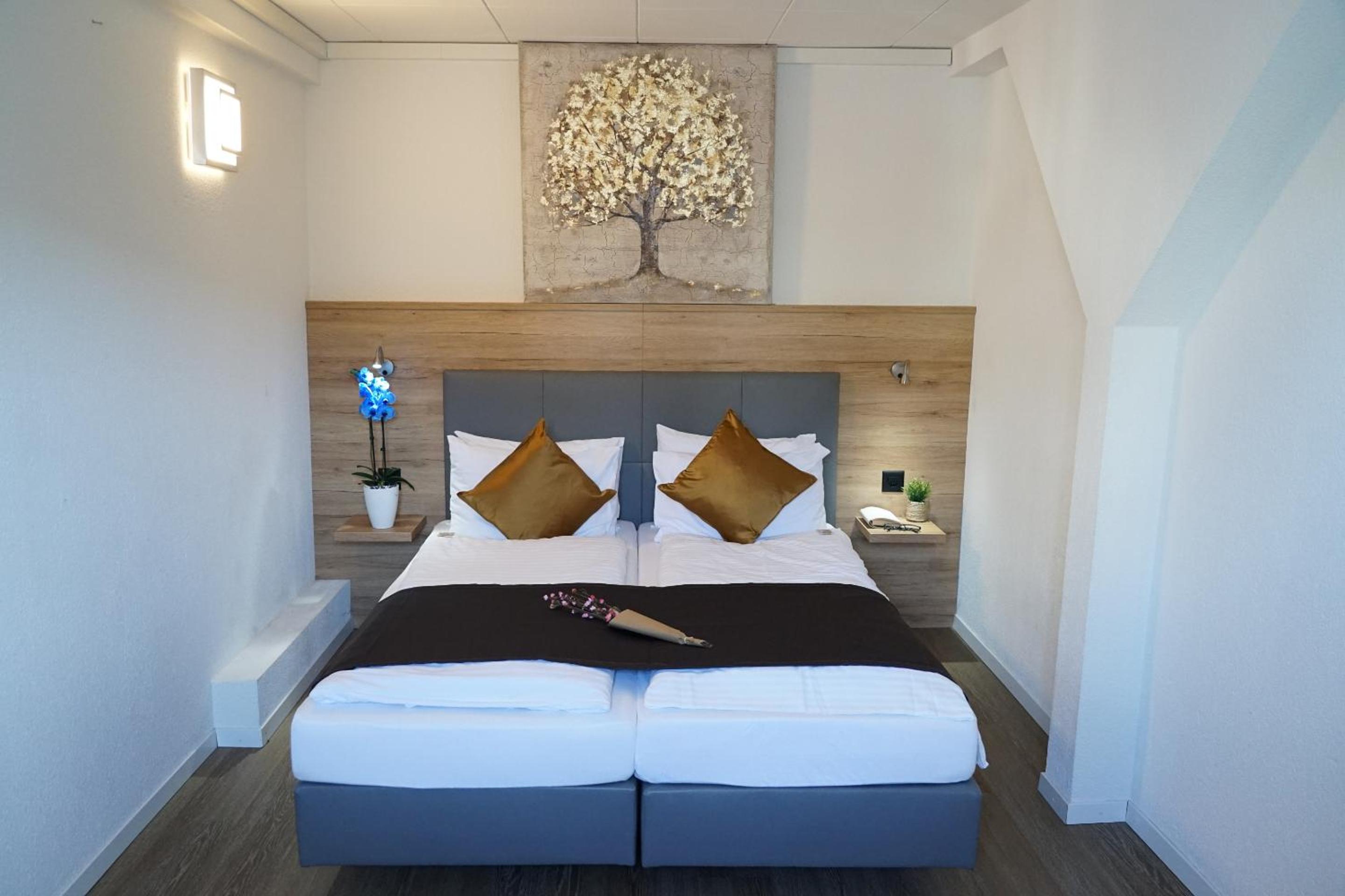 Standard Family Room - Photo 14