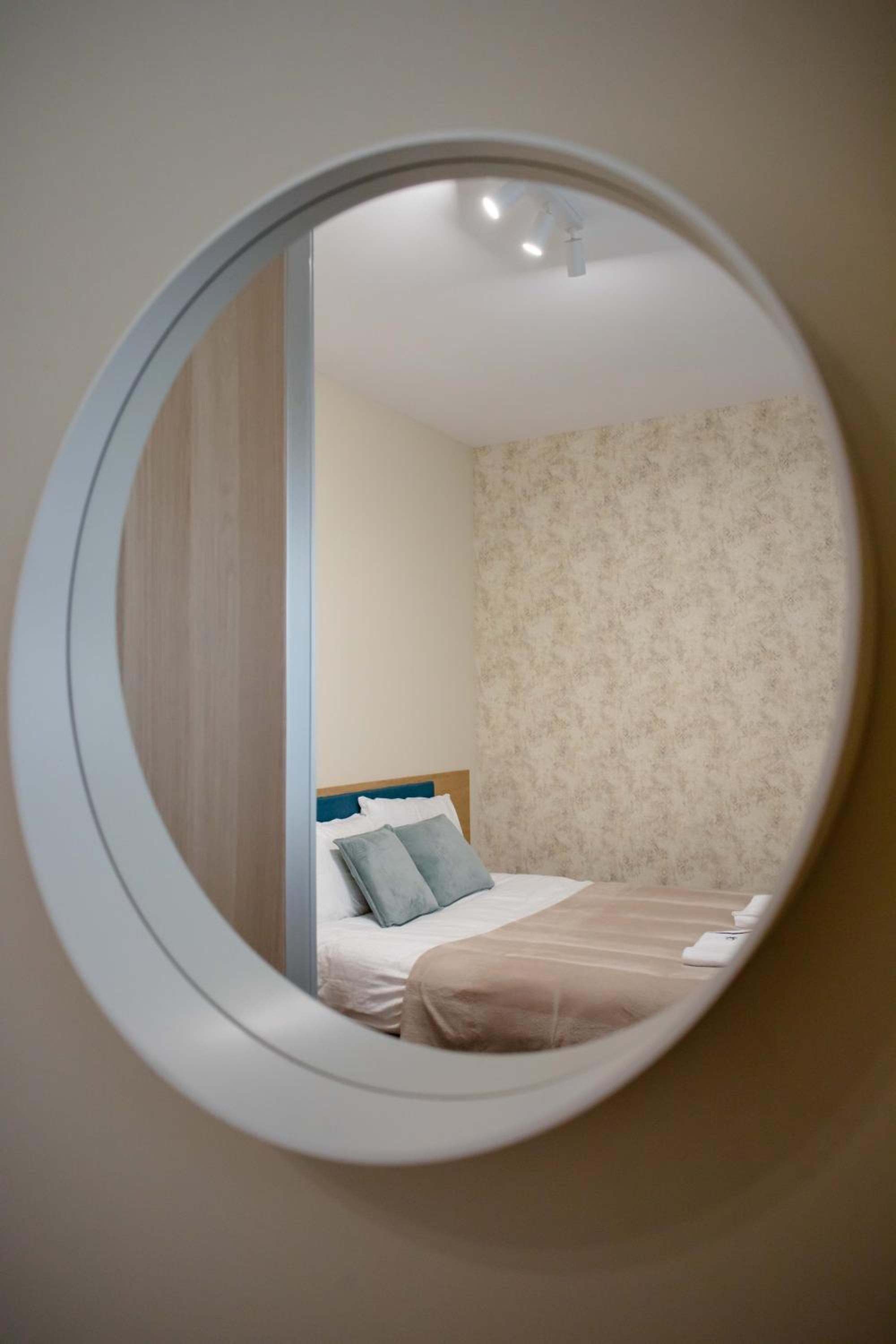 Deluxe One-Bedroom Apartment