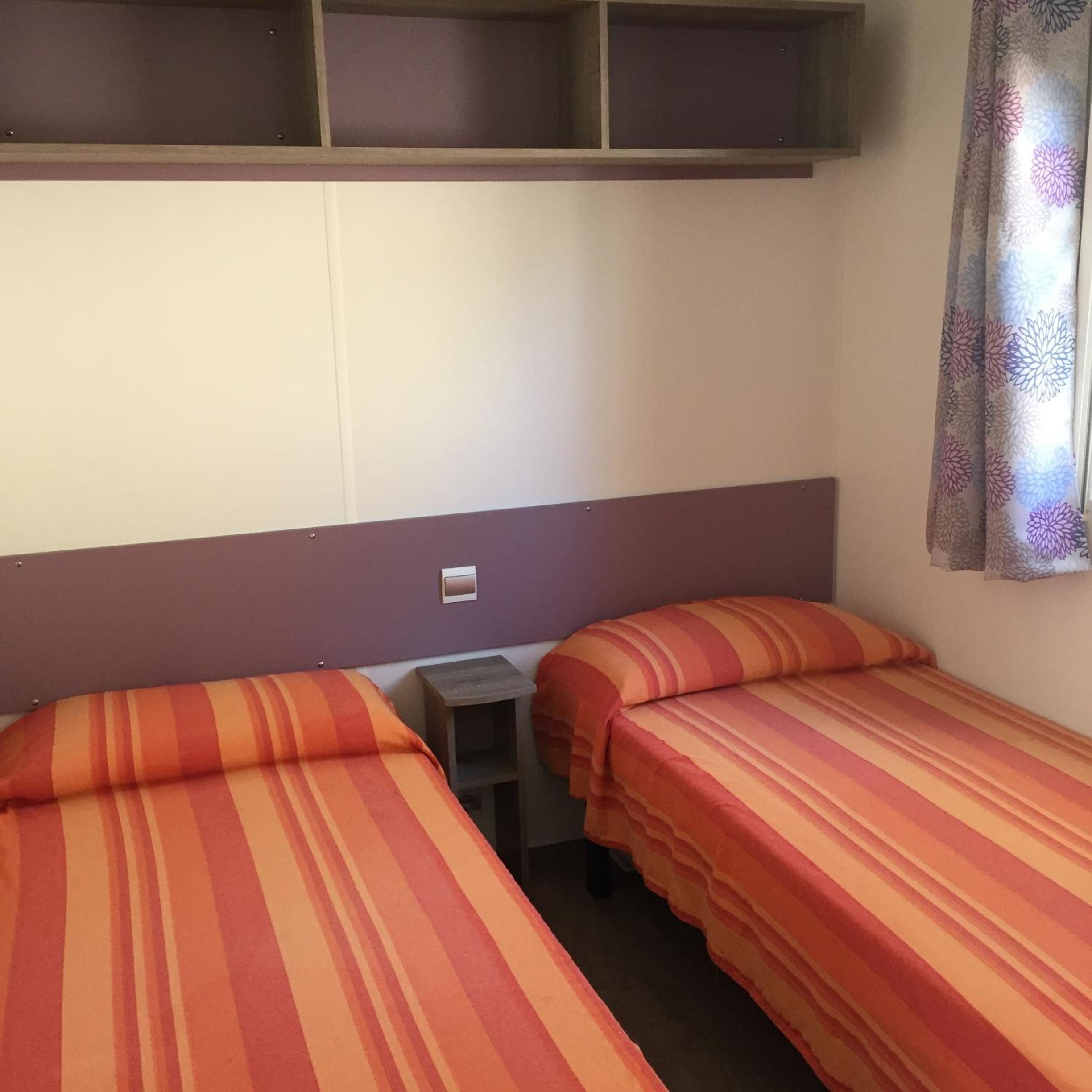 Mobile Home (6 Adults) photo 1