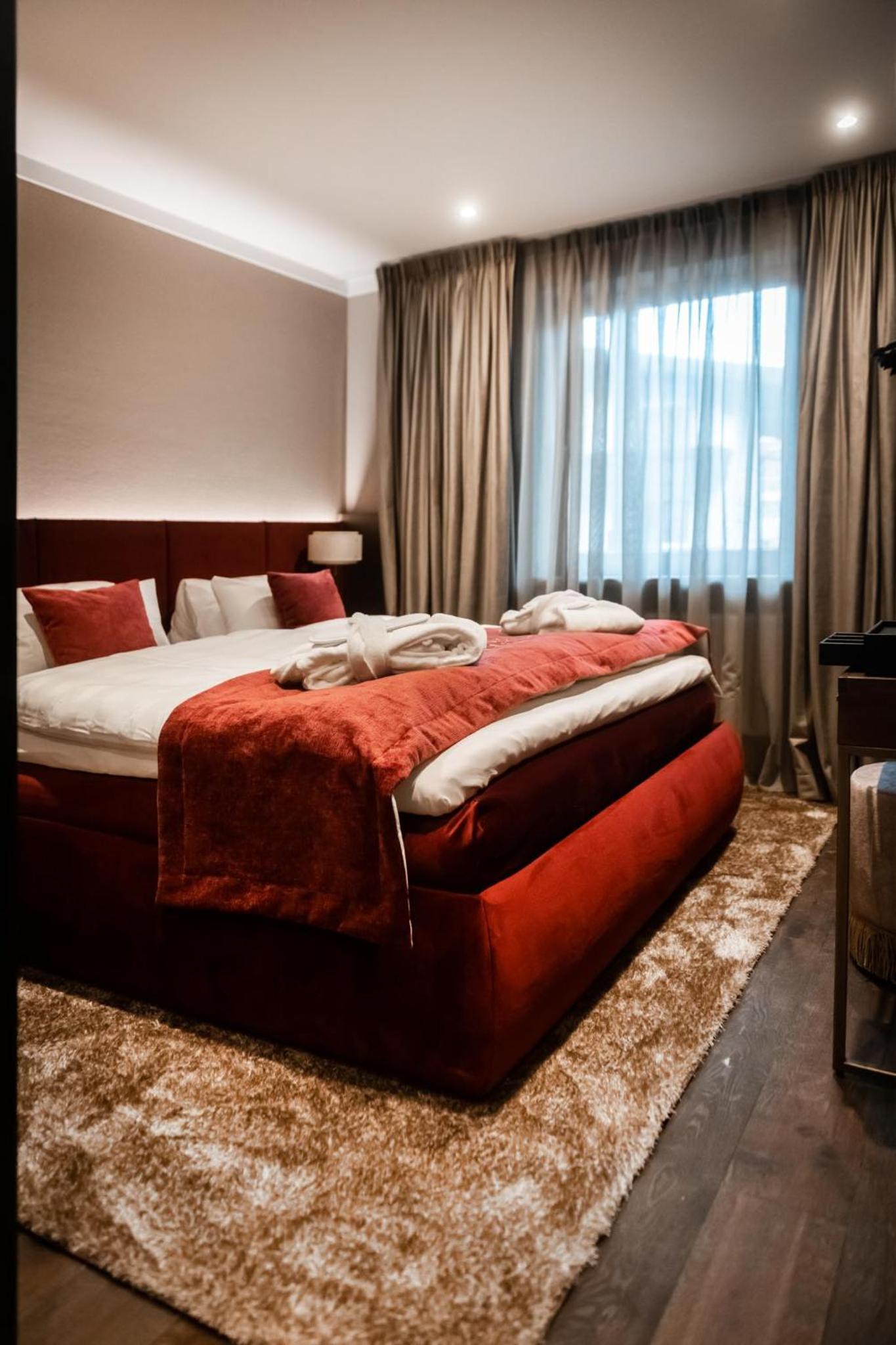 Standard Queen Room
