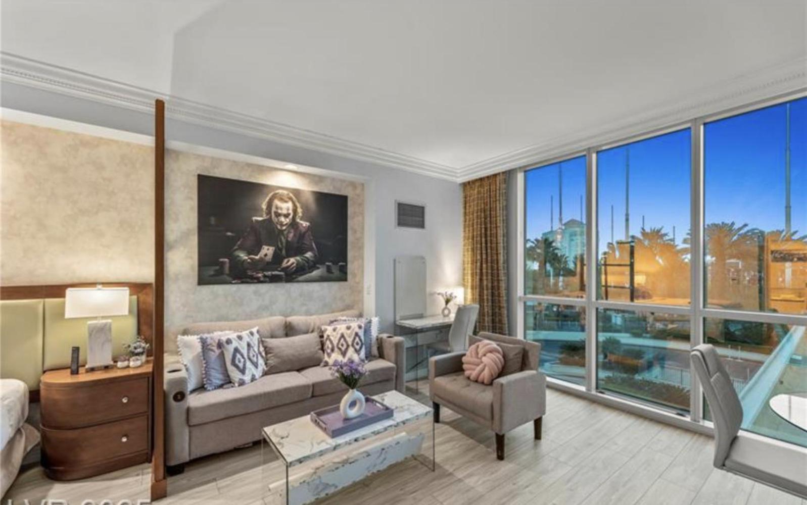 Studio Apartment photo 3