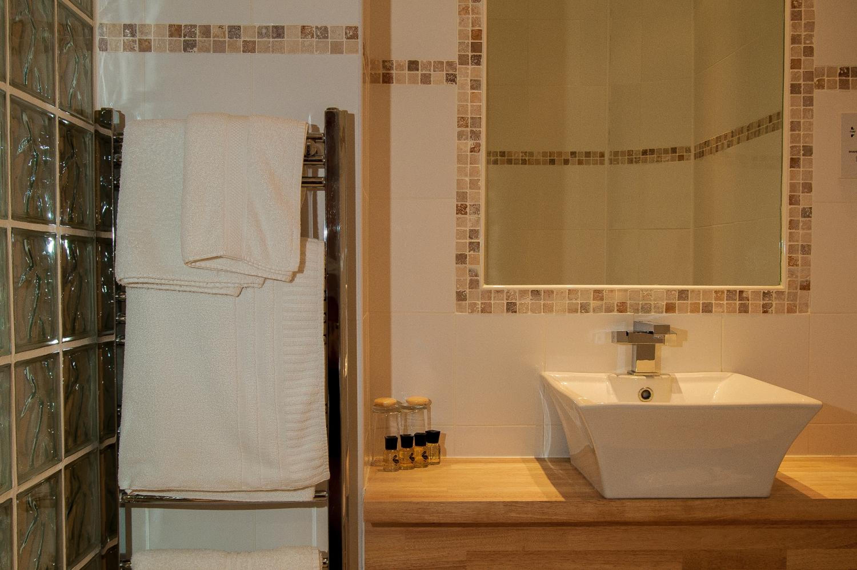 Deluxe Double or Twin Room - Photo 6