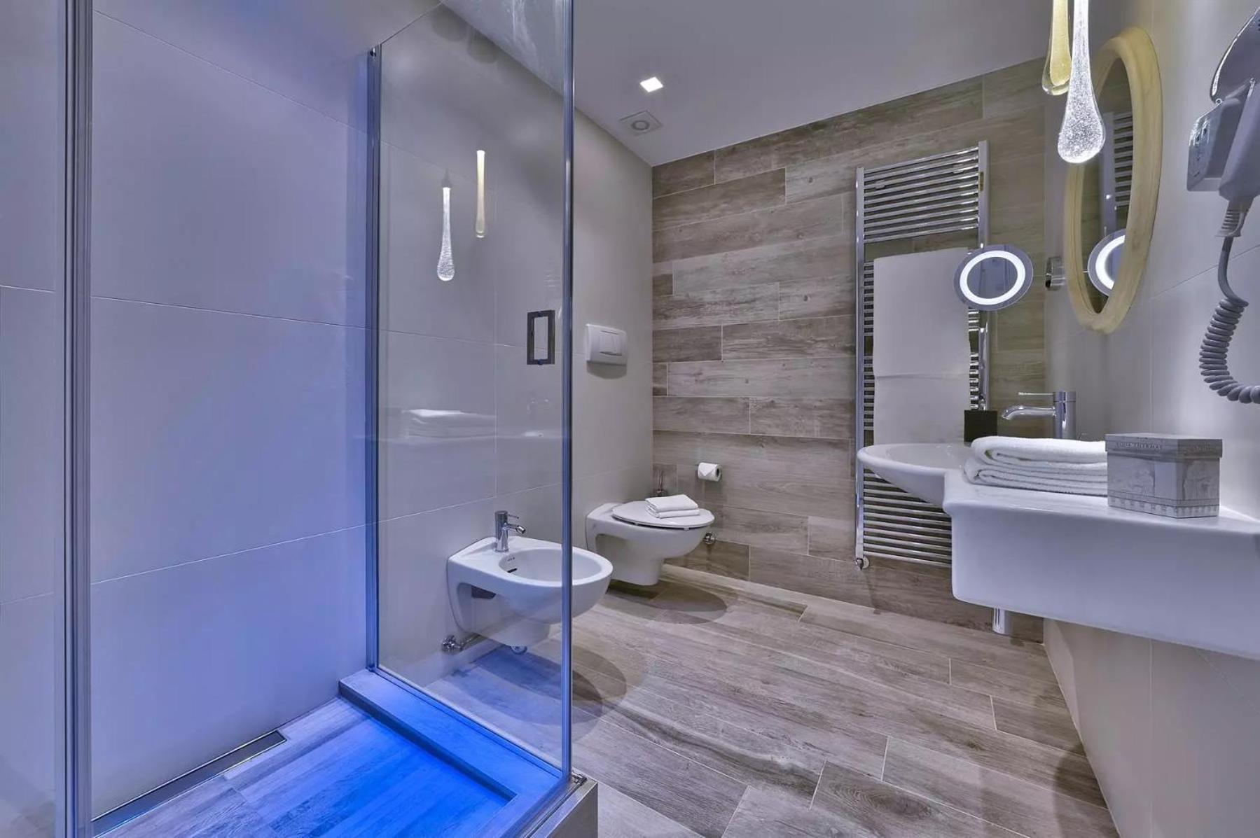 Deluxe Junior Suite - Photo 1