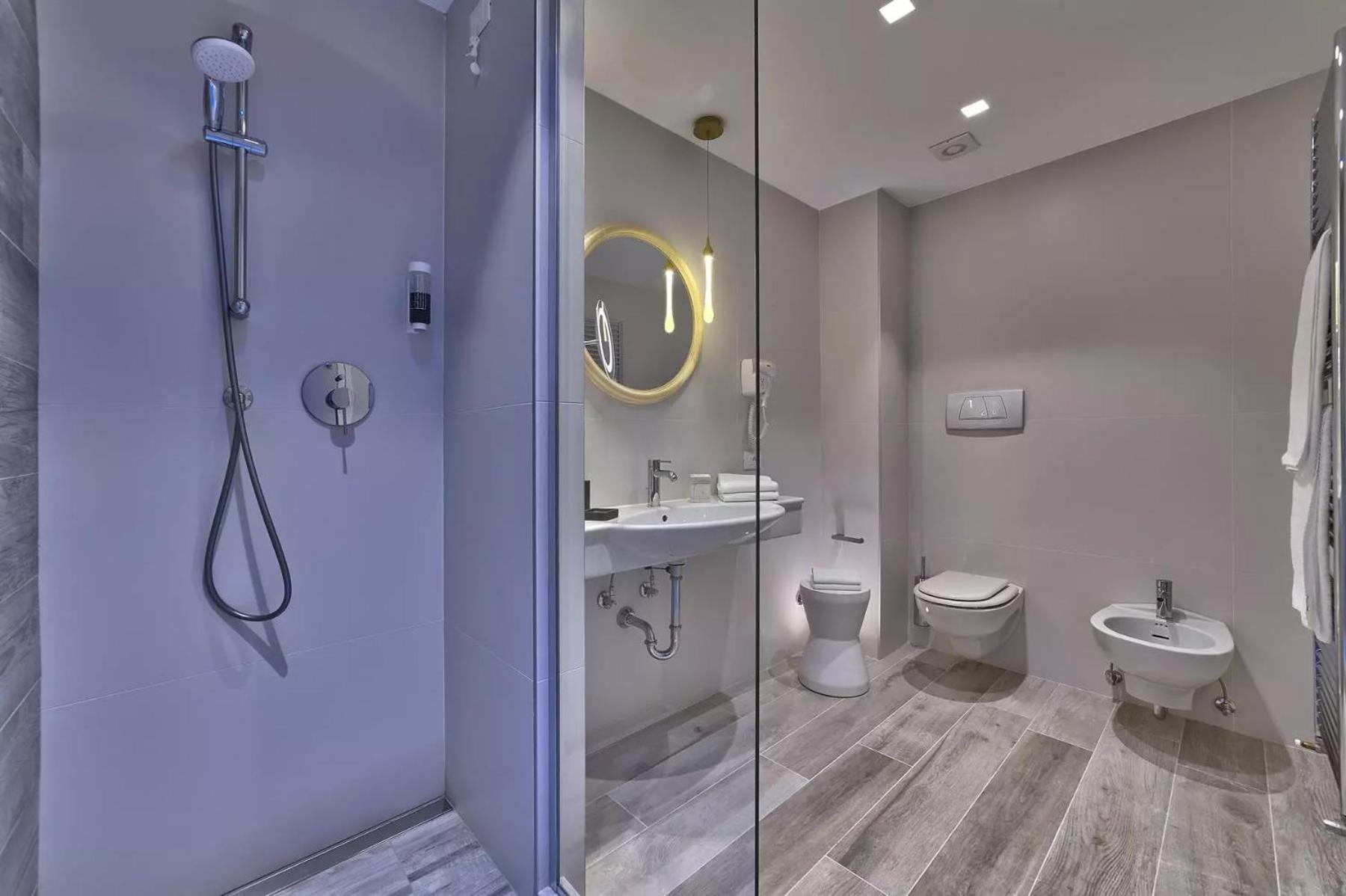 Deluxe Junior Suite - Photo 6