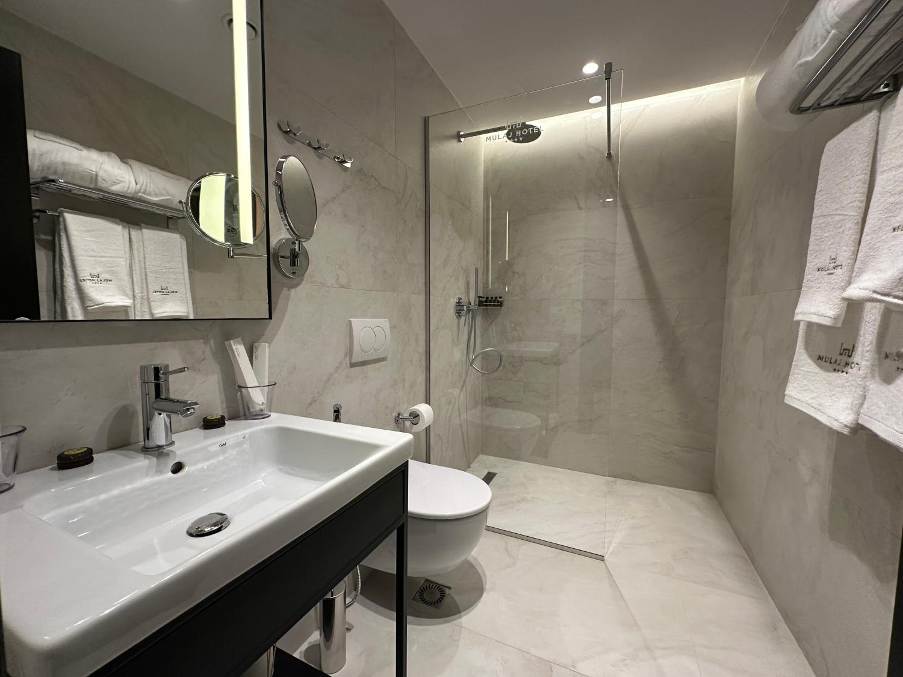 Deluxe Double or Twin Room with Garden View photo 2