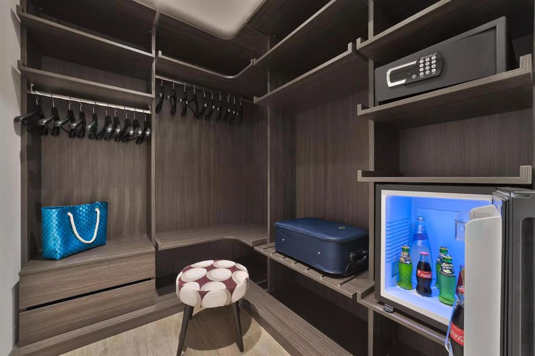 Deluxe Junior Suite - Photo 4