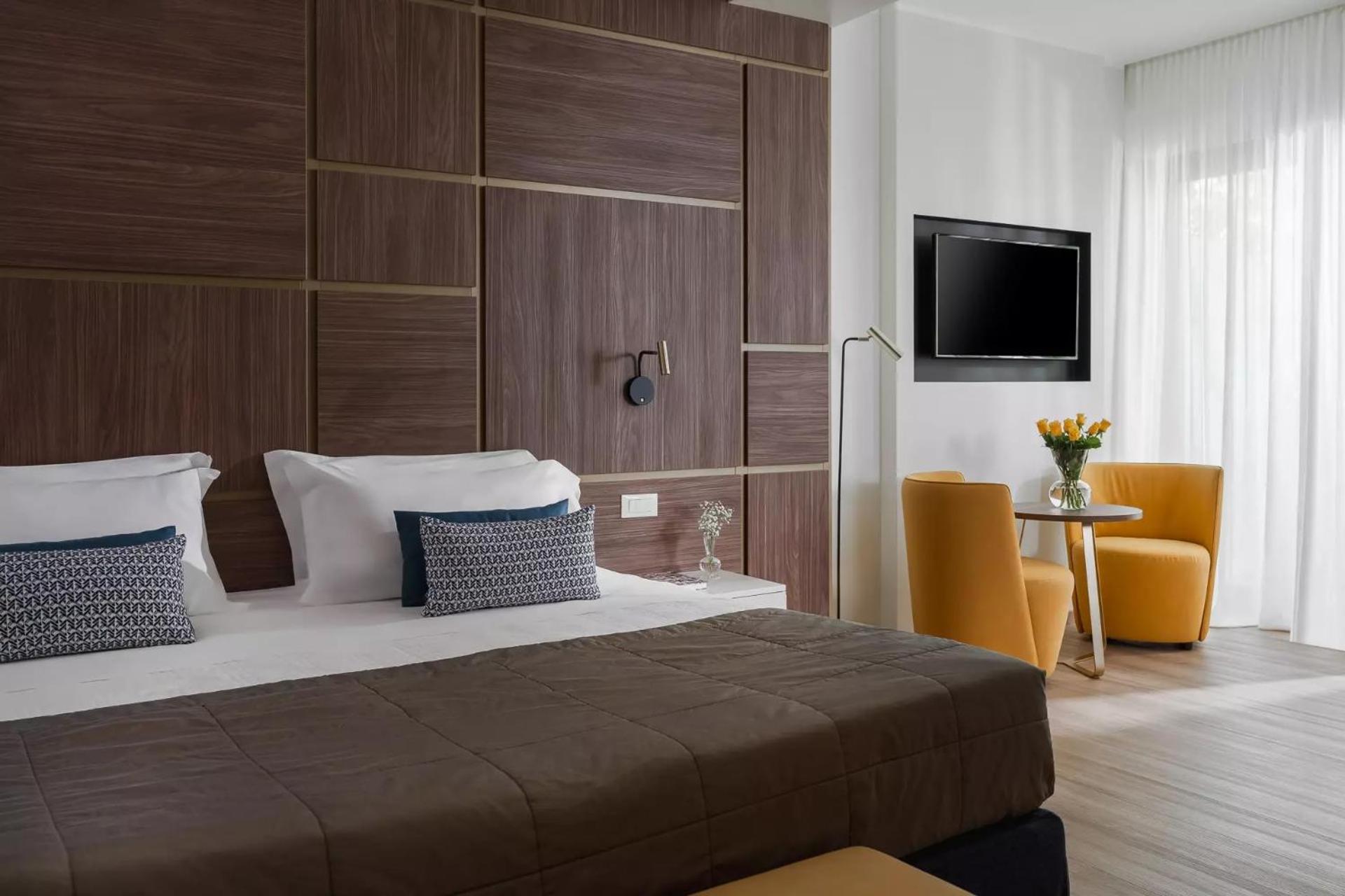 Deluxe Suite - Photo 1