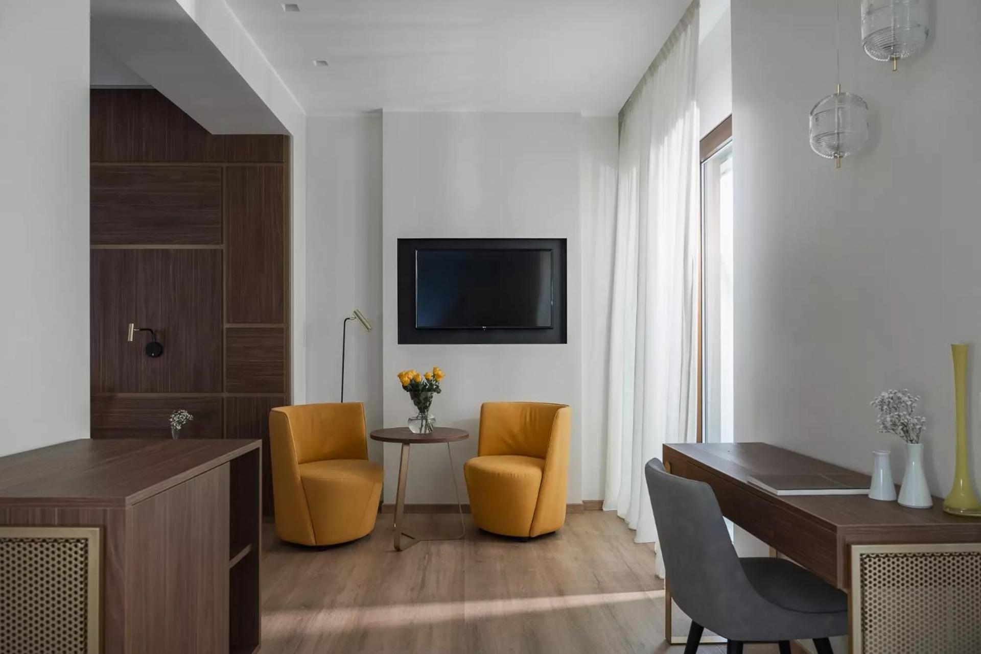Deluxe Suite - Photo 2