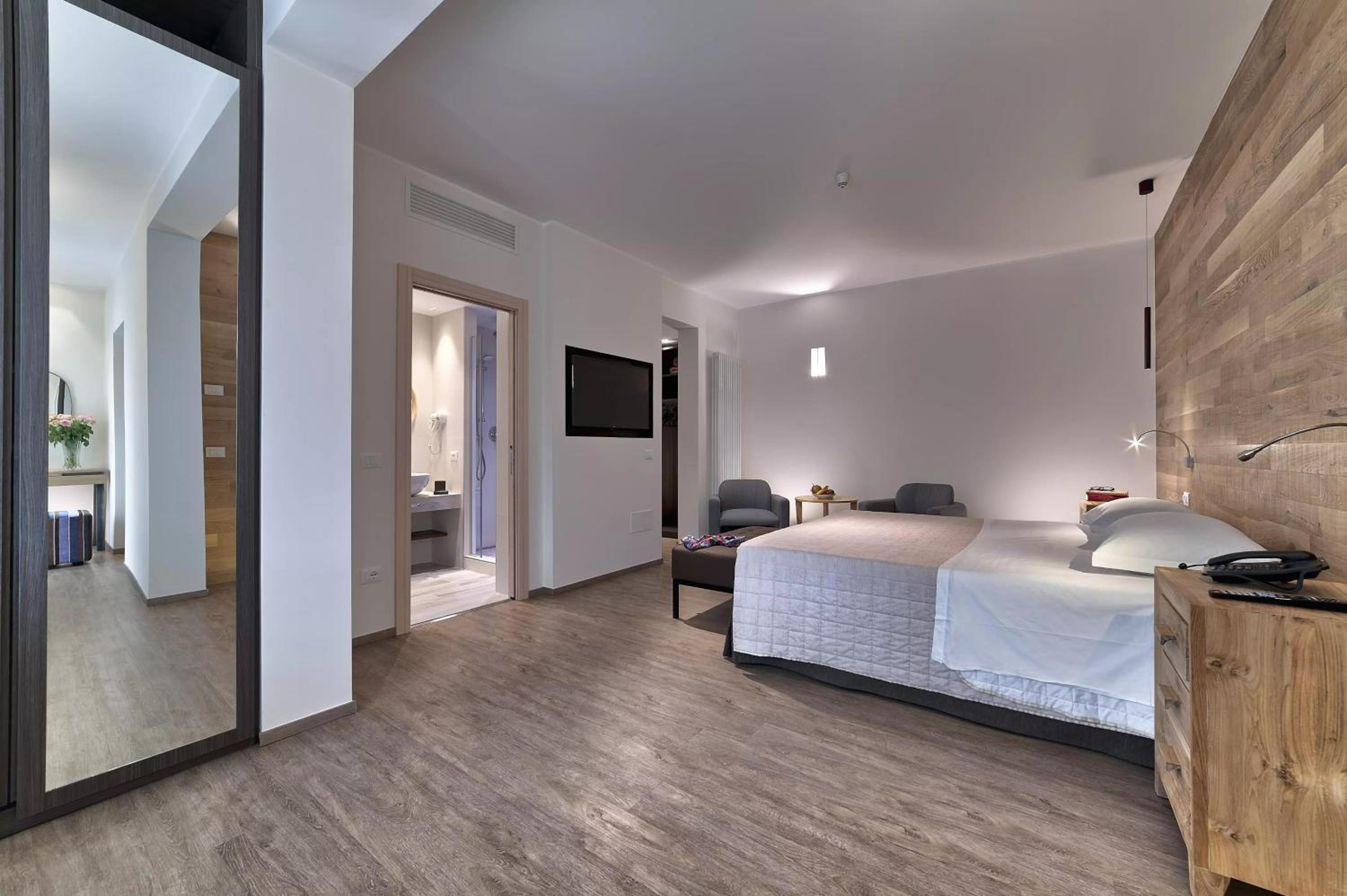 Deluxe Suite - Photo 4