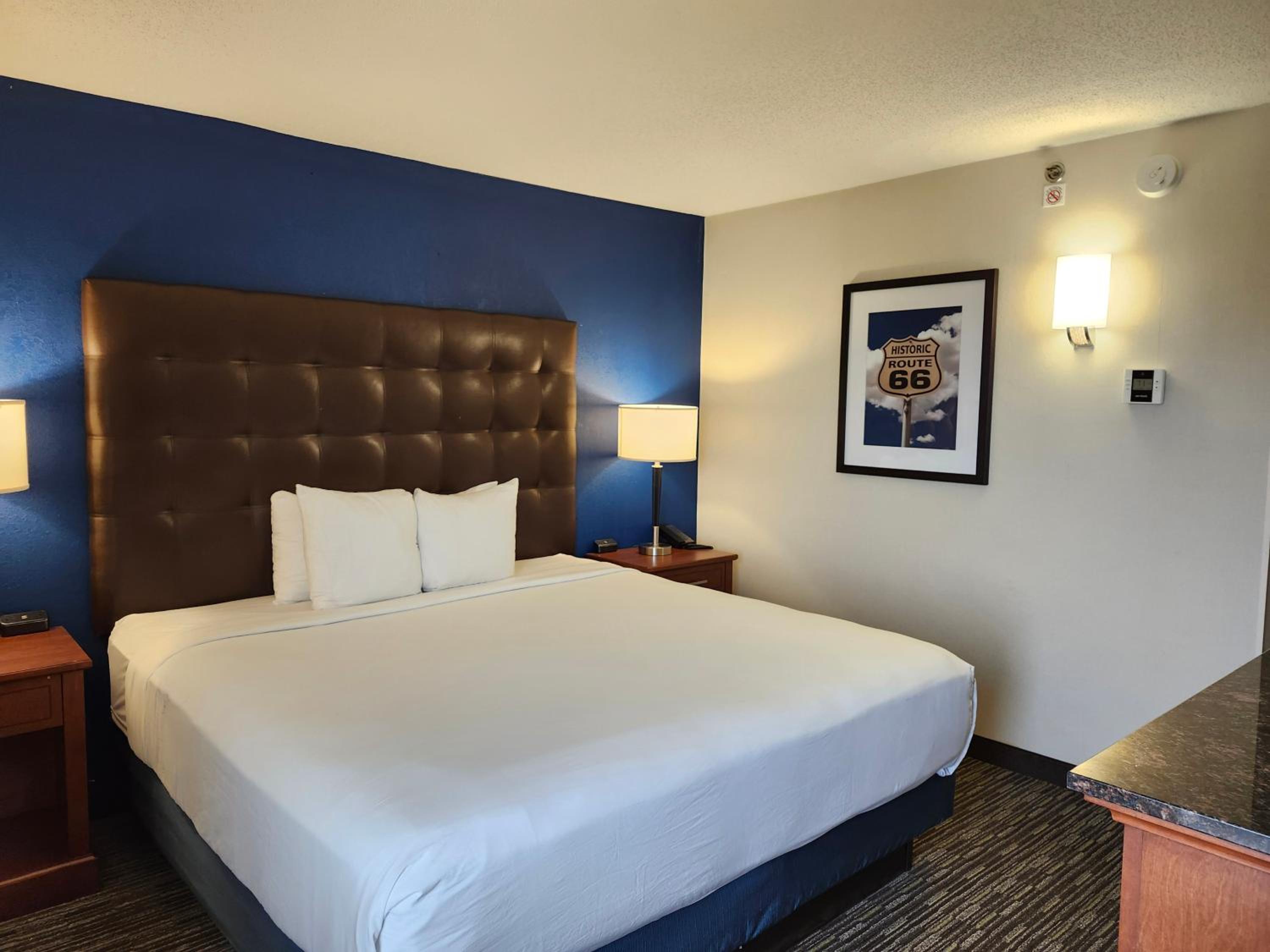 One-Bedroom King Suite - Non-Smoking - Photo 3
