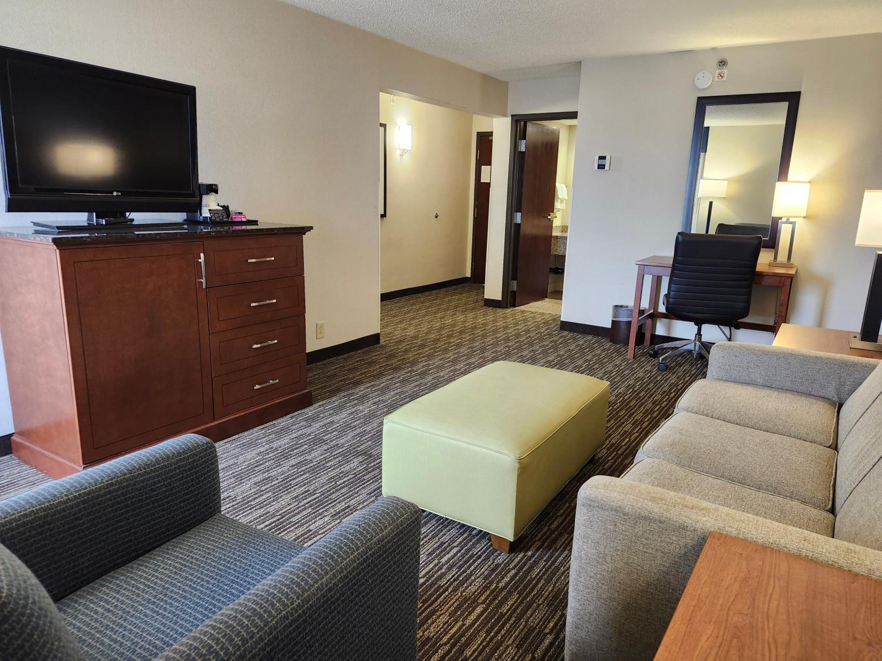 One-Bedroom King Suite - Non-Smoking - Photo 9